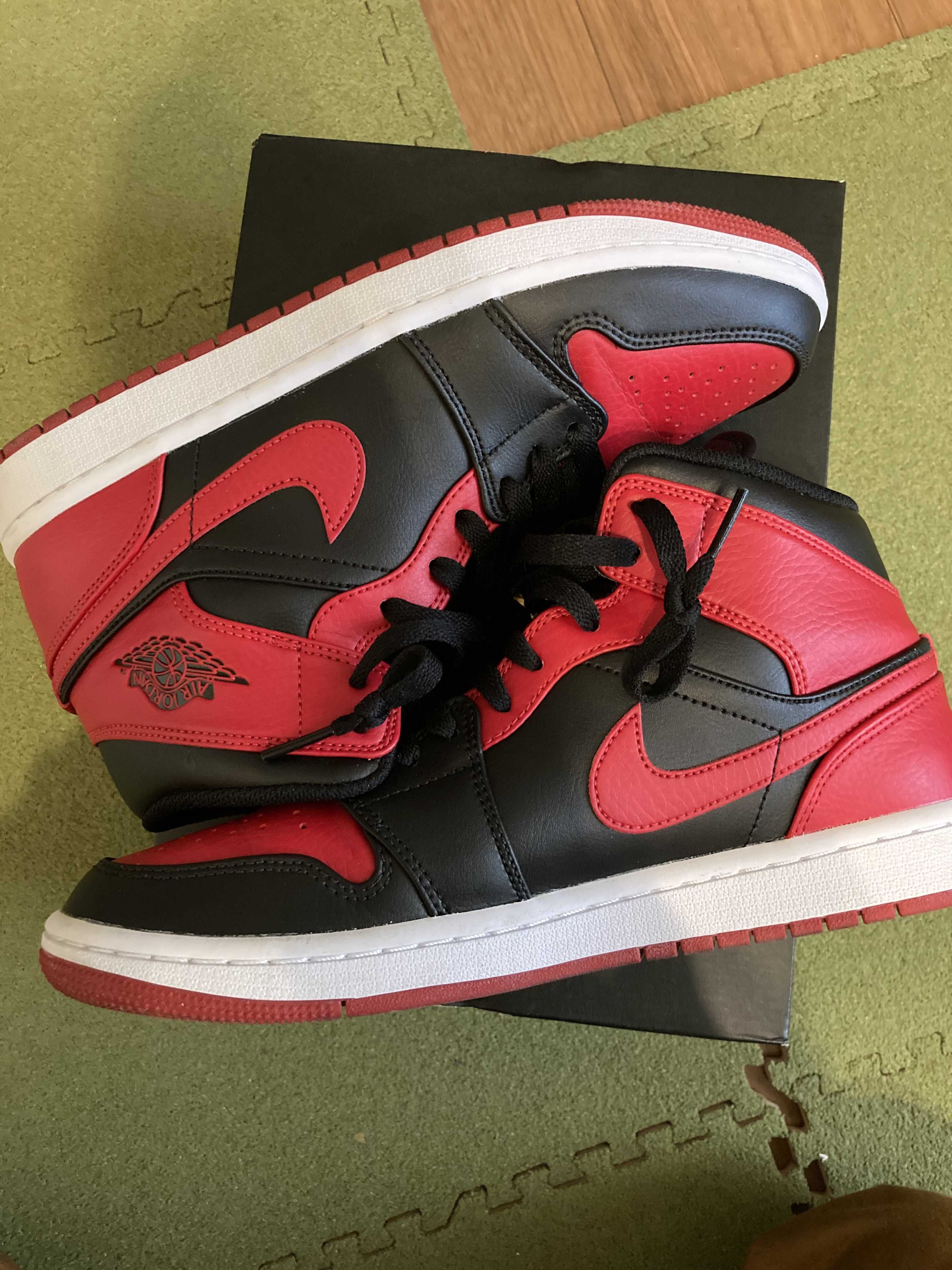 Nike Air Jordan 1 Mid "Bred"