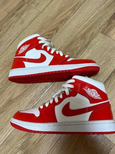 NIKE Women's AIR JORDAN 1 MID "WHITE/HABANERO RED"