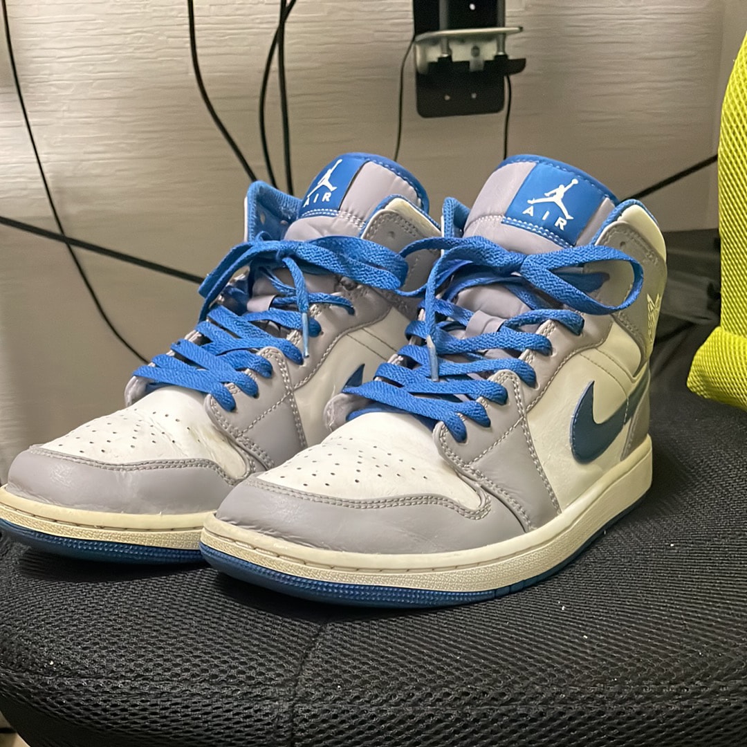 Nike Air Jordan 1 Mid "True Blue"