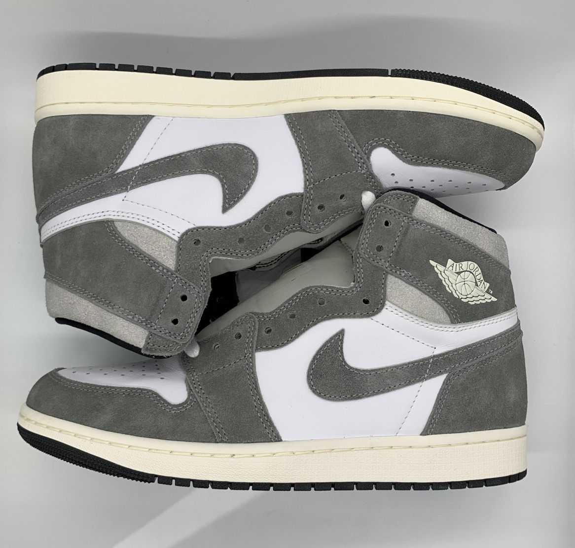 Nike Air Jordan 1 Retro High OG "Black and Smoke Grey"