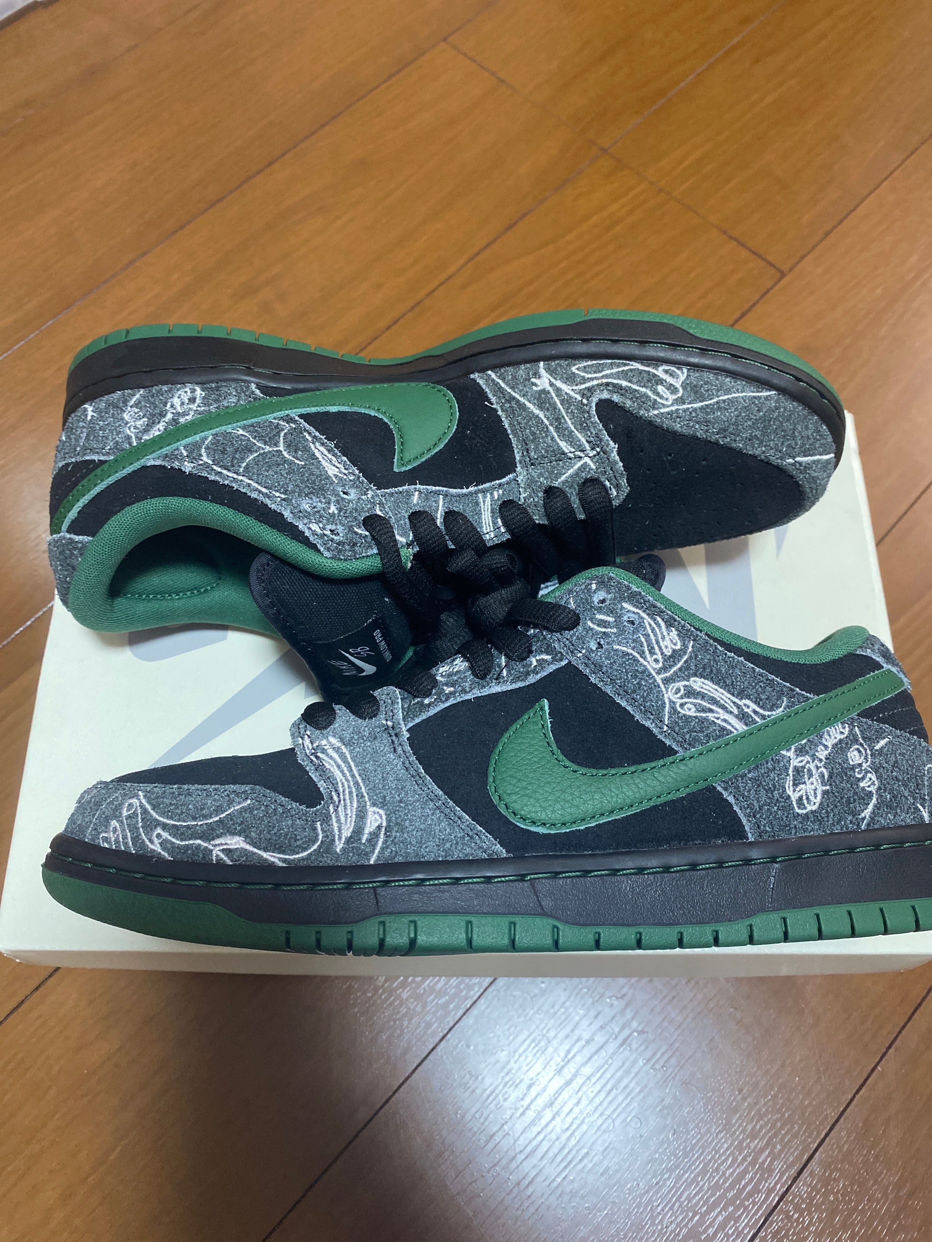 There Skateboards × Nike SB Dunk Low Pro "Anthracite and Gorge Green"