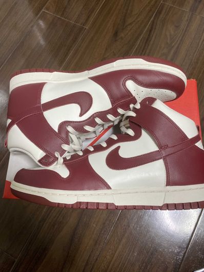 NIKE Women's DUNK HIGH "TEAM RED"