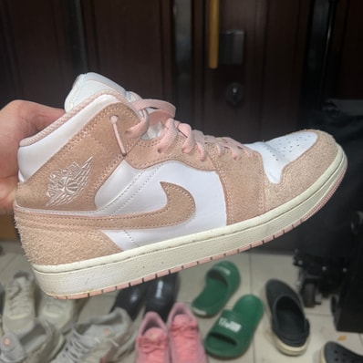 Nike Air Jordan 1 Mid SE "Pastel Pink"