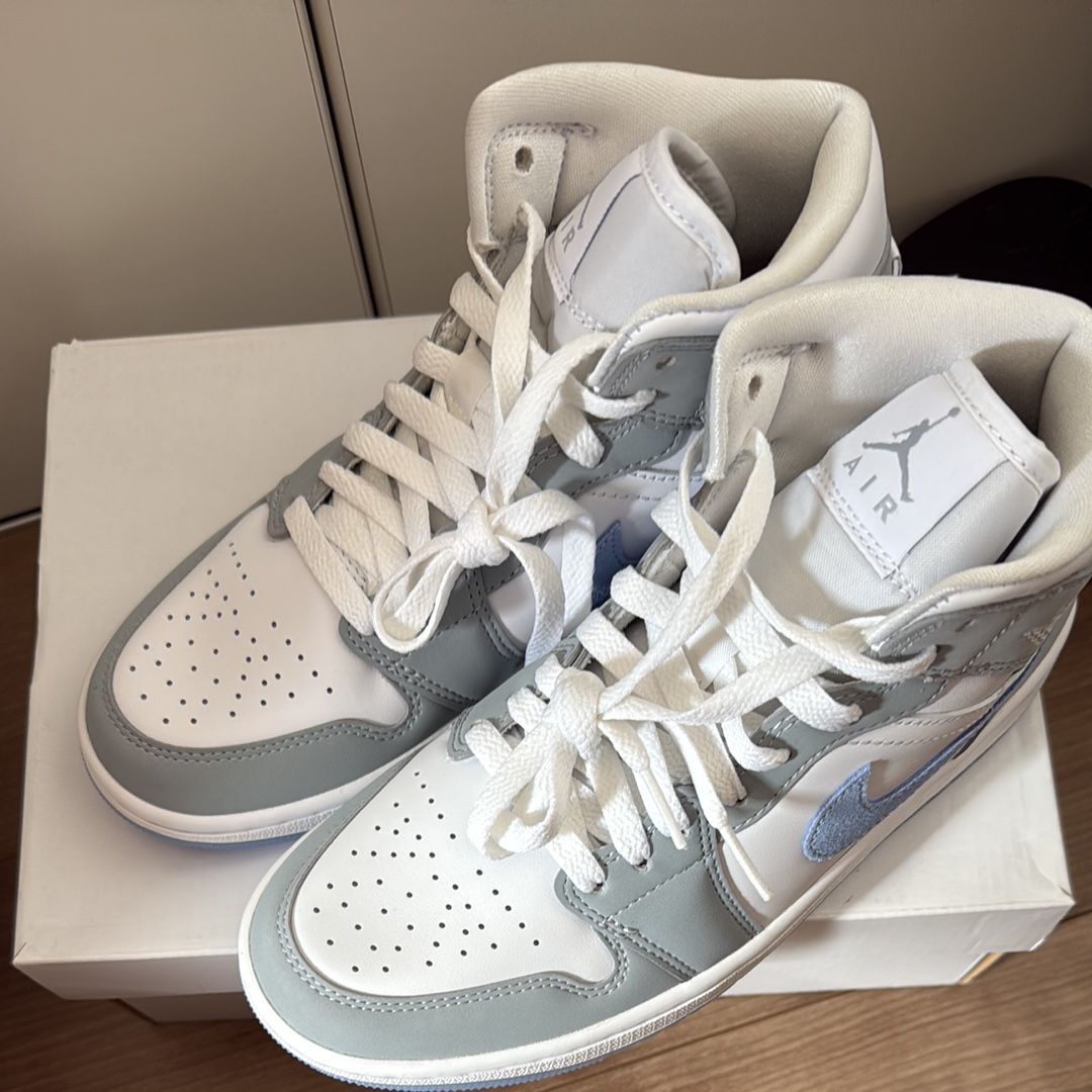 Nike Women's Air Jordan 1 Mid "Wolf Grey"