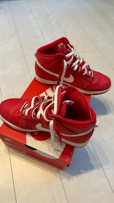 NIKE DUNK HIGH SE FIRST USE "UNIVERSITY RED"