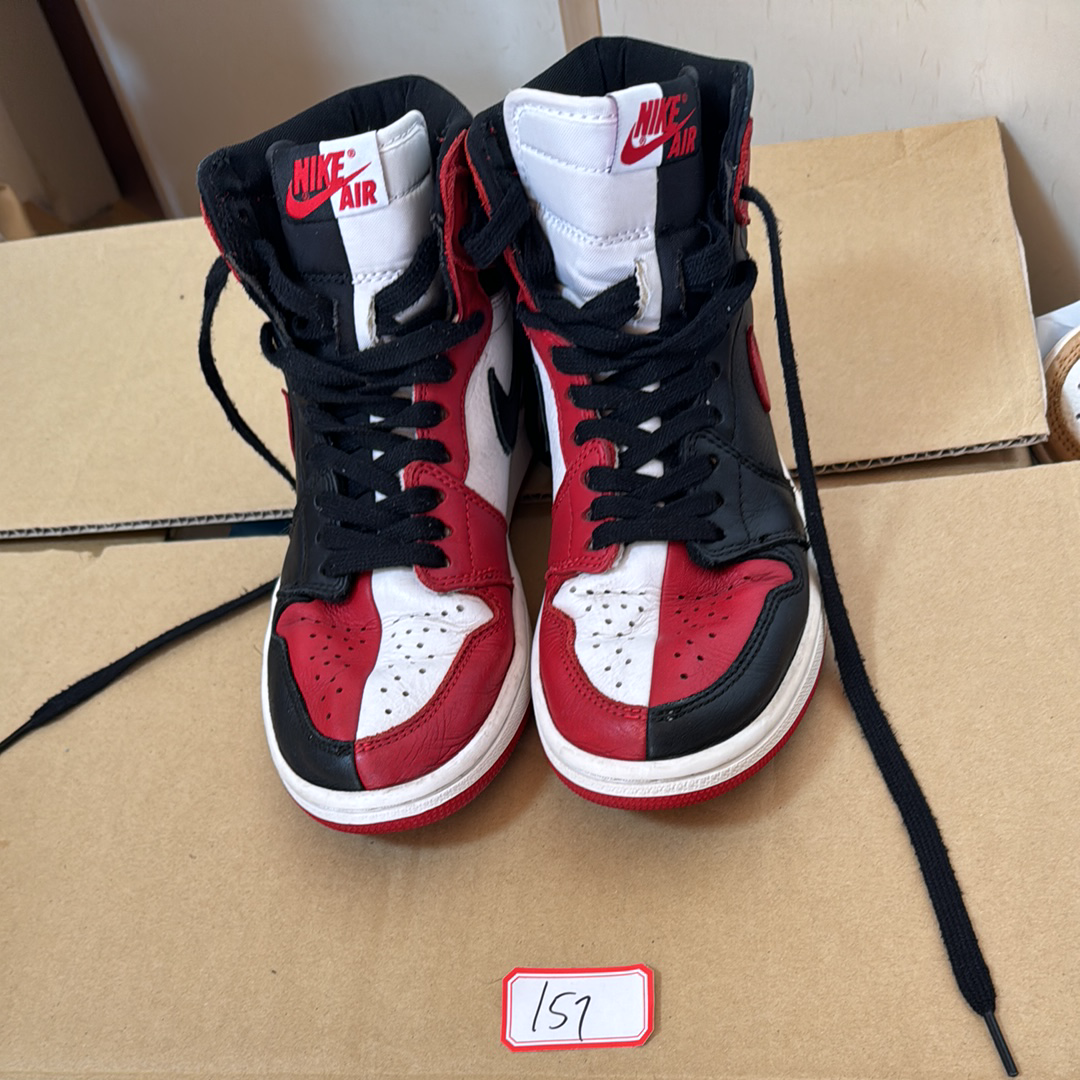 ナイキ エアジョーダン1 レトロ ハイ "オマージュ・トゥ・ホーム"