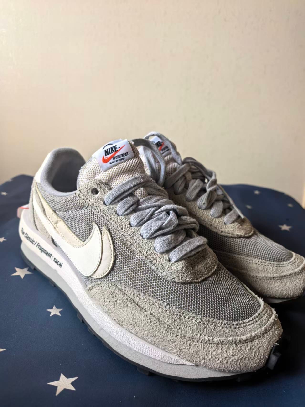 fragment design × sacai × Nike LD Waffle "Light Smoke Grey"