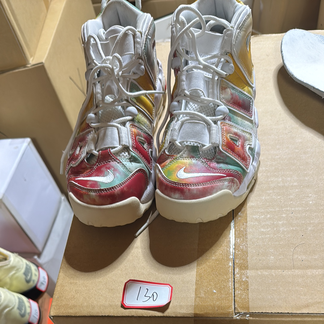 ナイキ エア モア アップテンポ イギリス