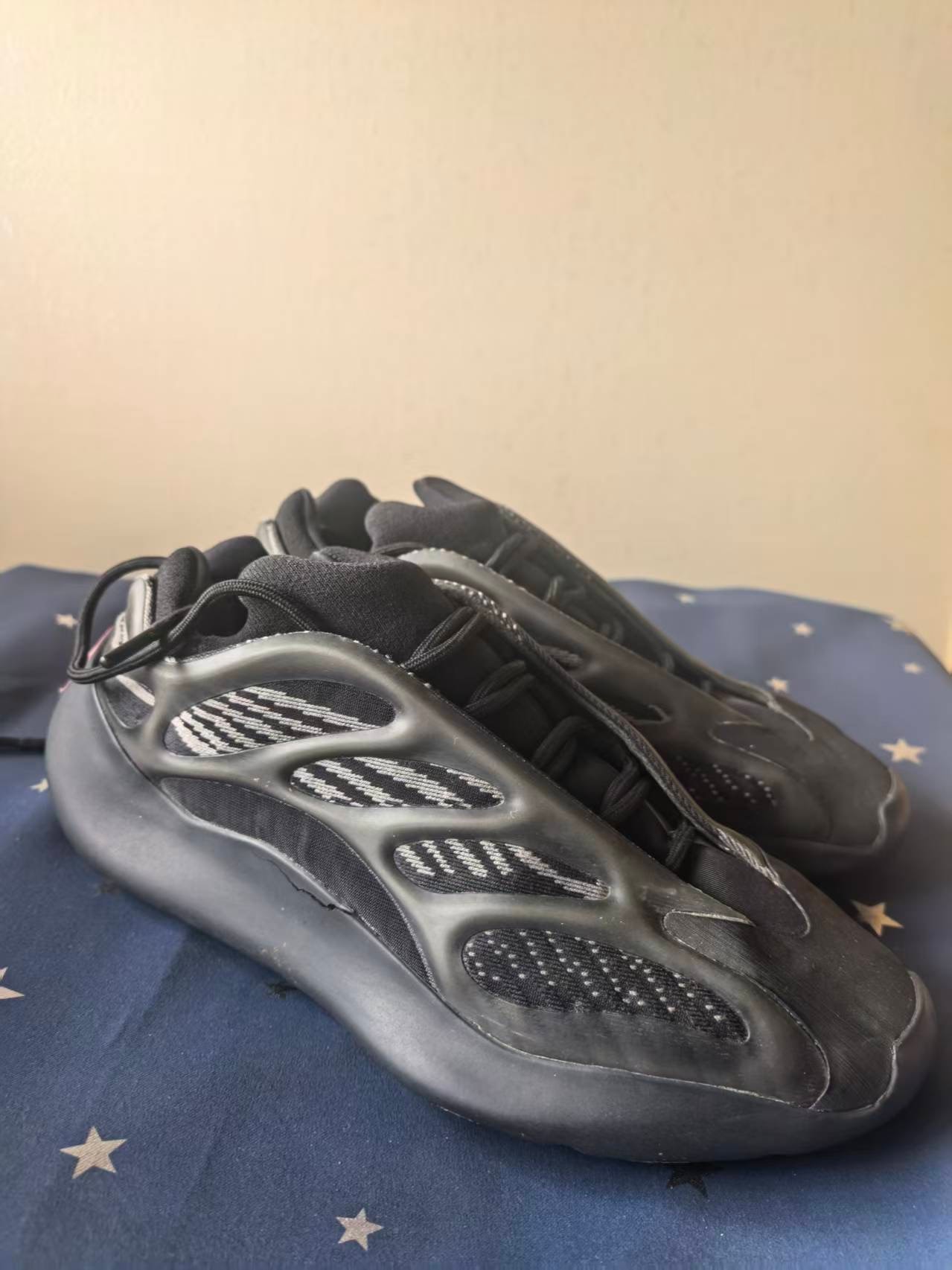 adidas YEEZY 700V3 "Alvah"