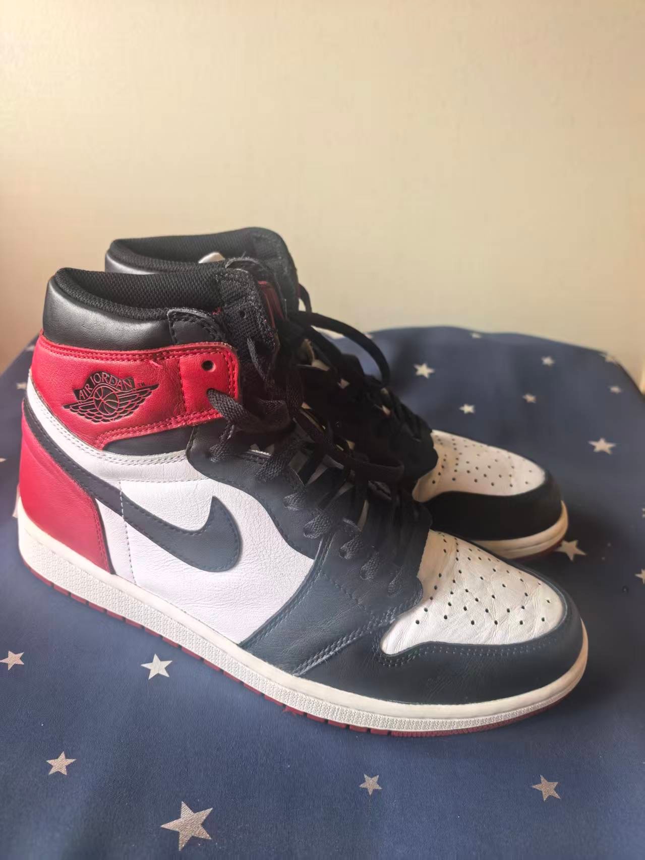 Nike Air Jordan 1 Retro High OG "Black Toe"