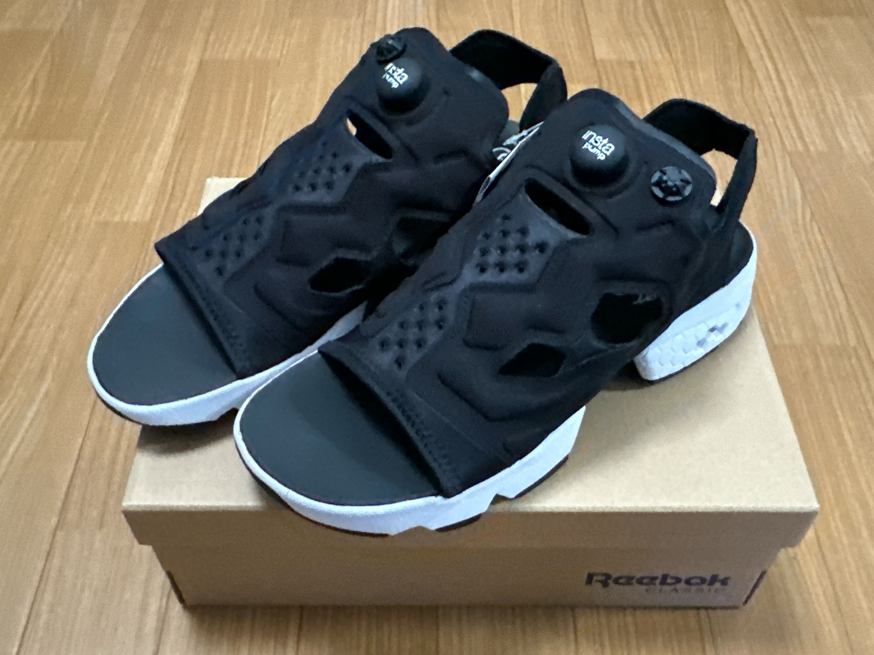 Reebok Insta Pump Futy Sandal "Navy"