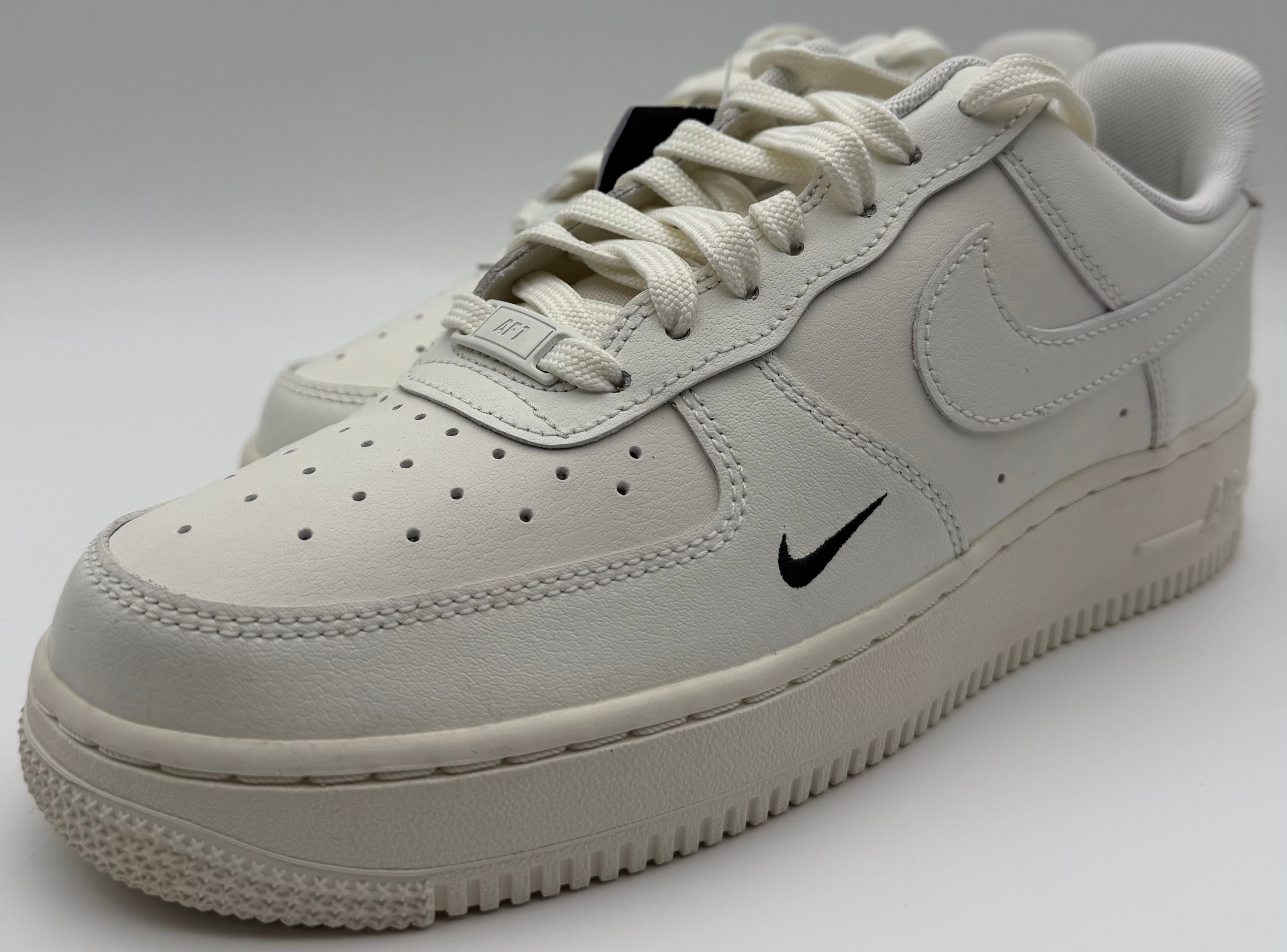Nike Women's Air Force 1 '07 Essential "Sail/Black/Sail"