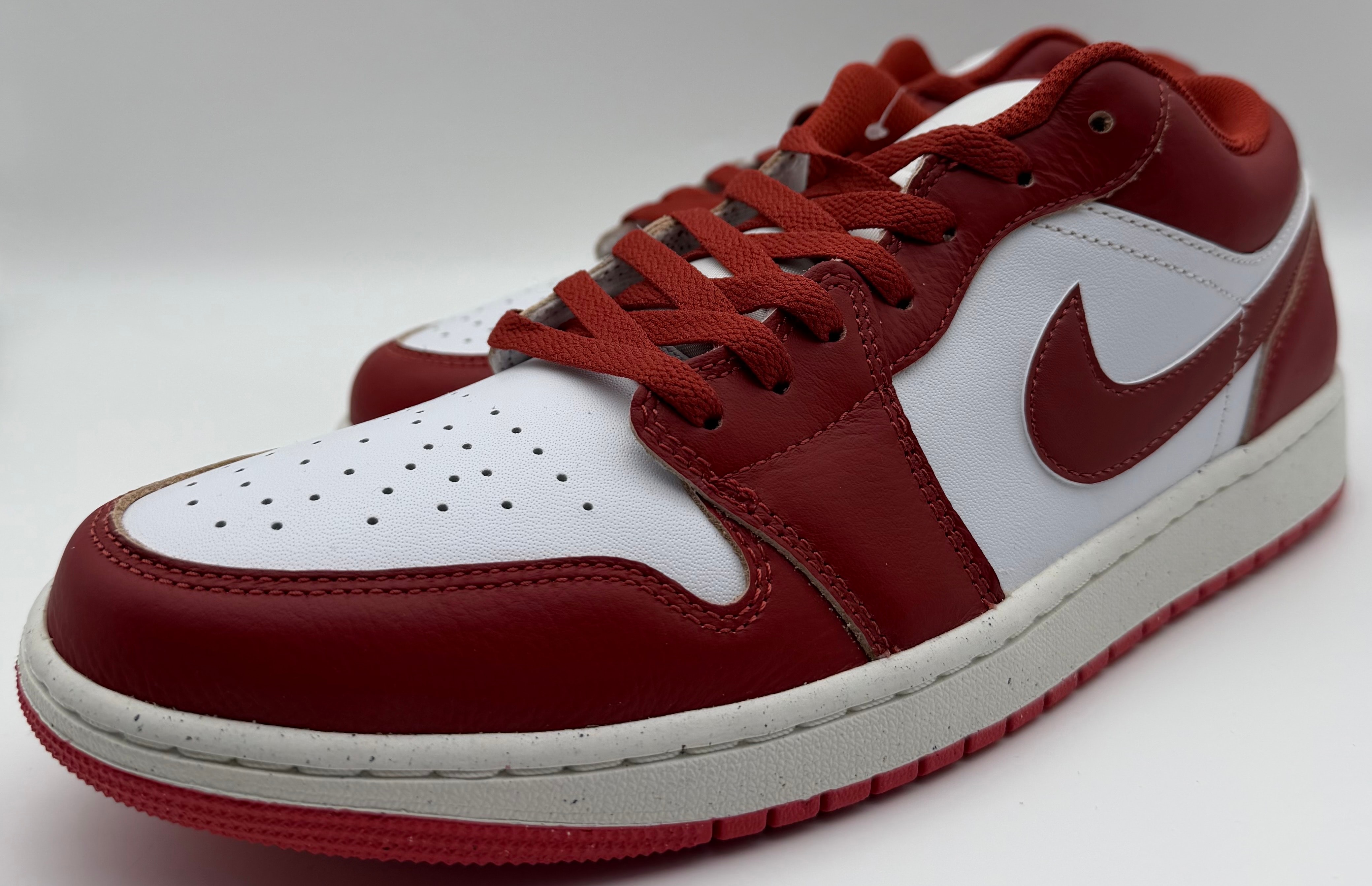 Nike Air Jordan 1 Low "Dune Red"