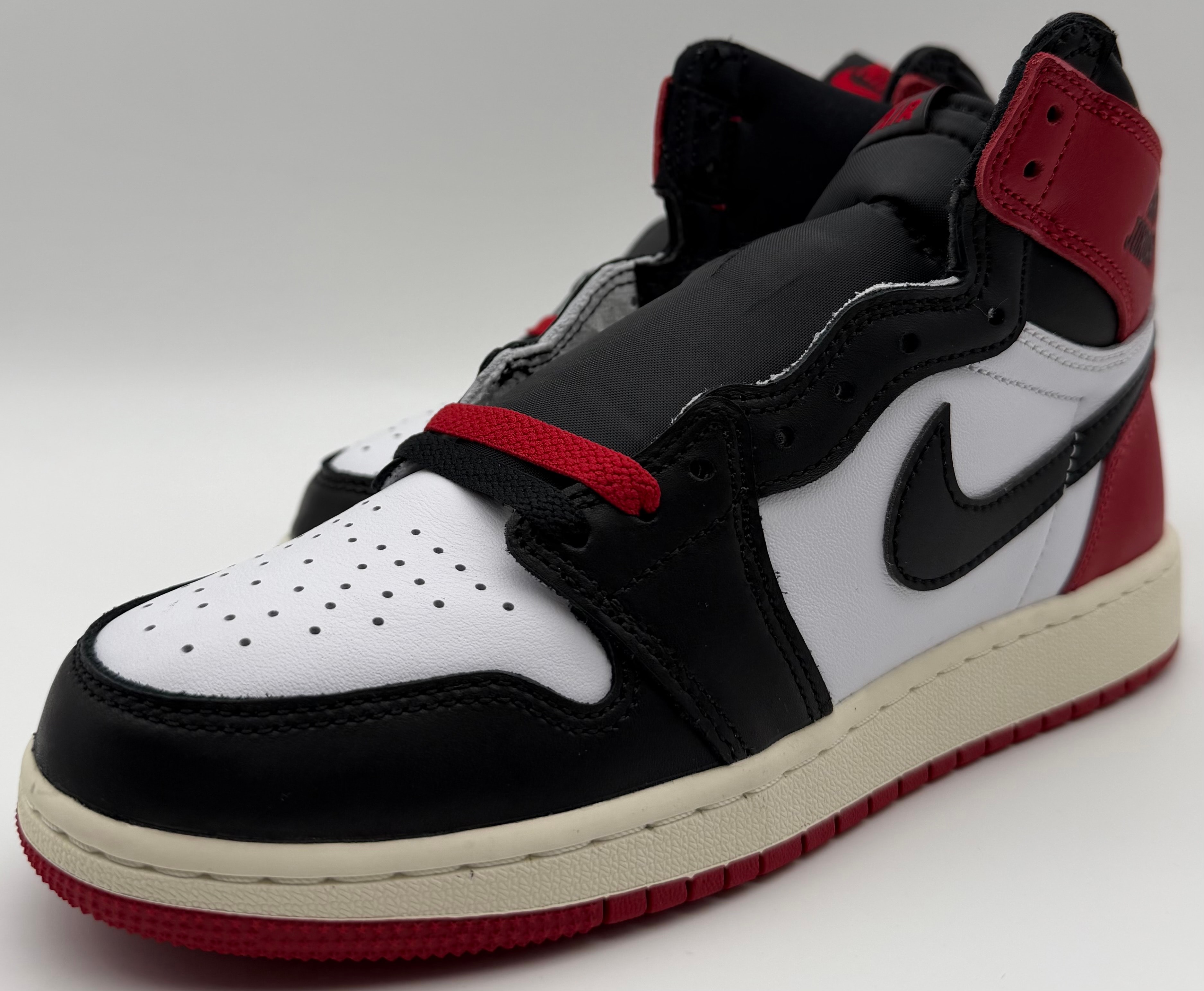 Nike GS Air Jordan 1 Retro High OG "Black Toe Reimagined"