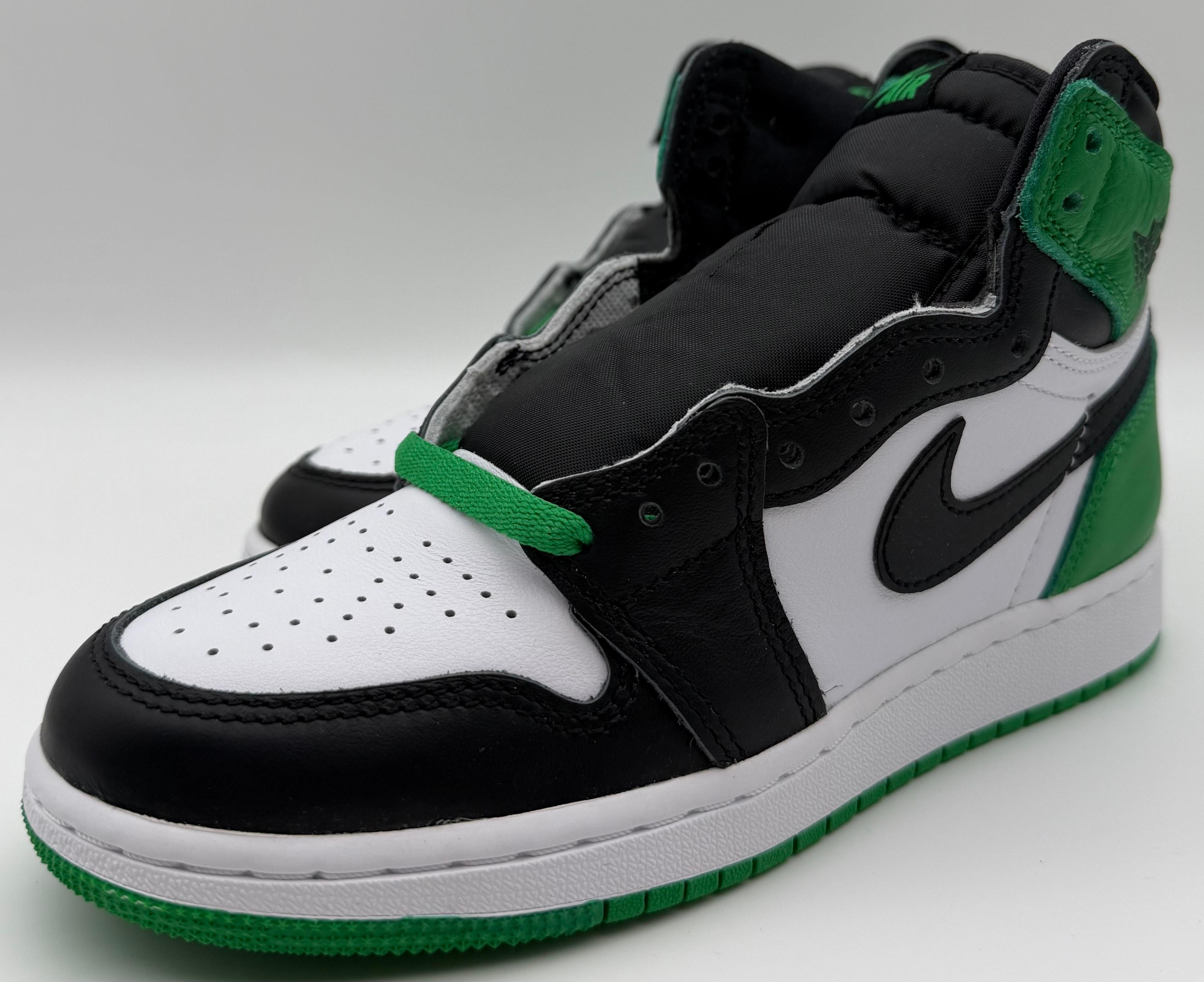Nike GS Air Jordan 1 Retro High OG "Celtics/Black and Lucky Green" (2023)