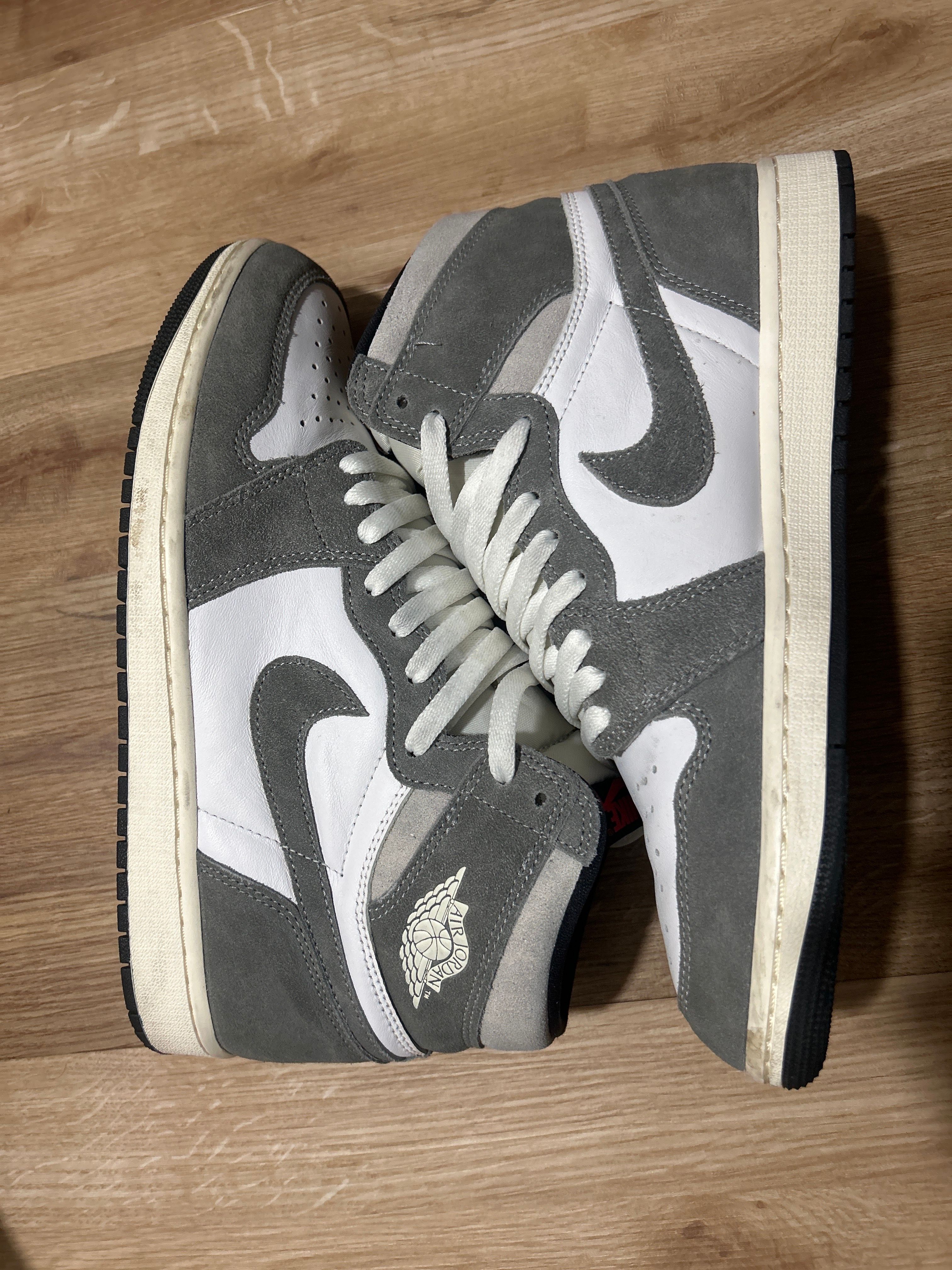 Nike Air Jordan 1 Retro High OG "Black and Smoke Grey"