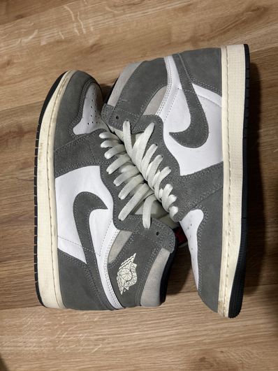 Nike Air Jordan 1 Retro High OG "Black and Smoke Grey"