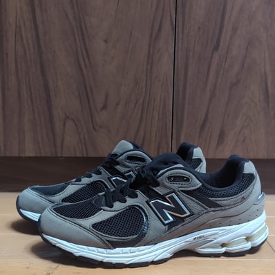 New Balance 2002R "Black/Gray"
