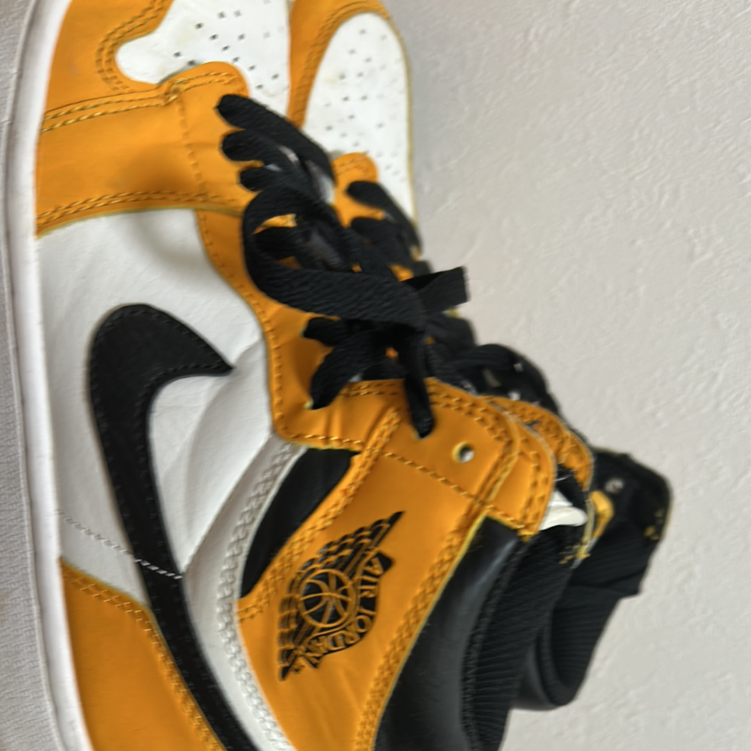 Nike Air Jordan 1 Retro High OG "Yellow Ochre"