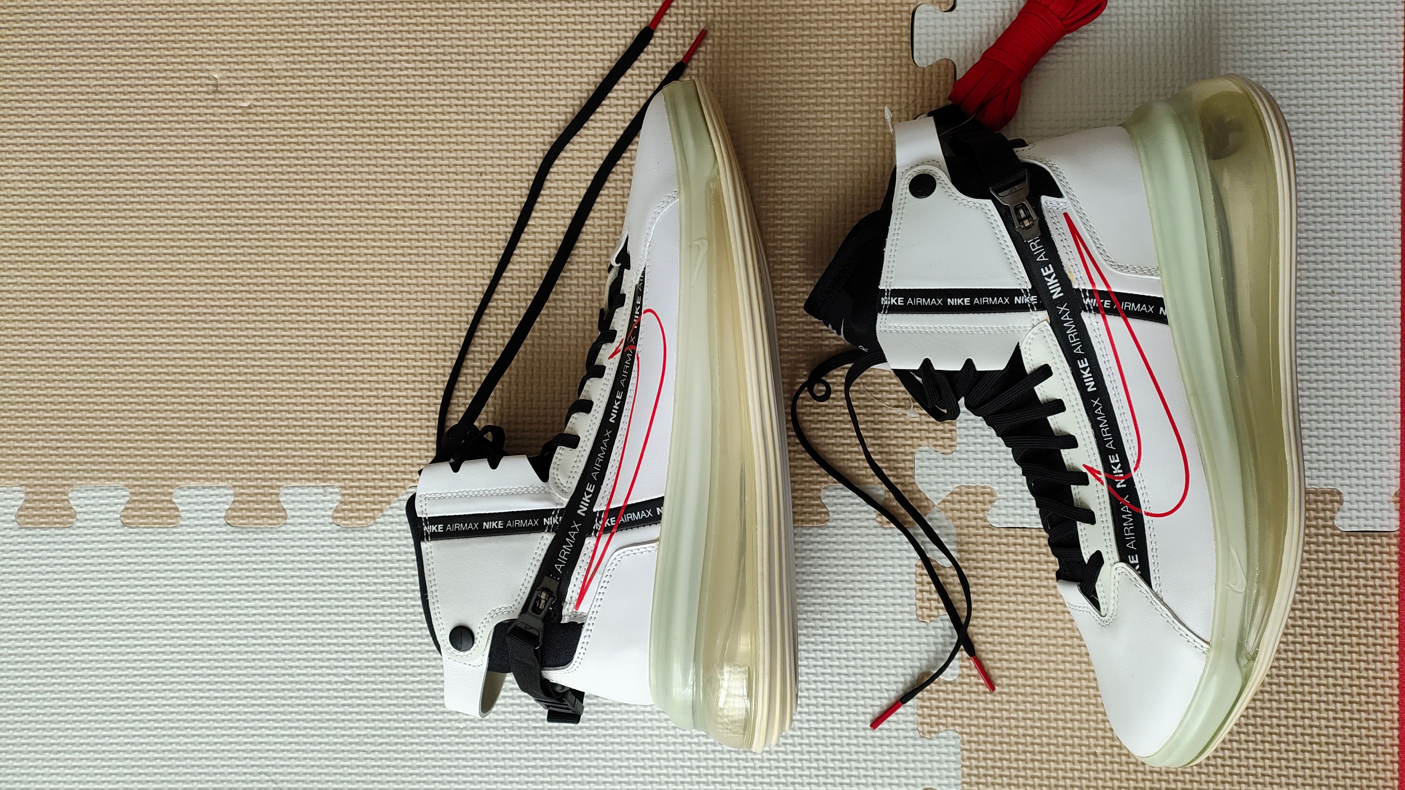 Nike Air Max 720 Saturn "White/Black/Red"