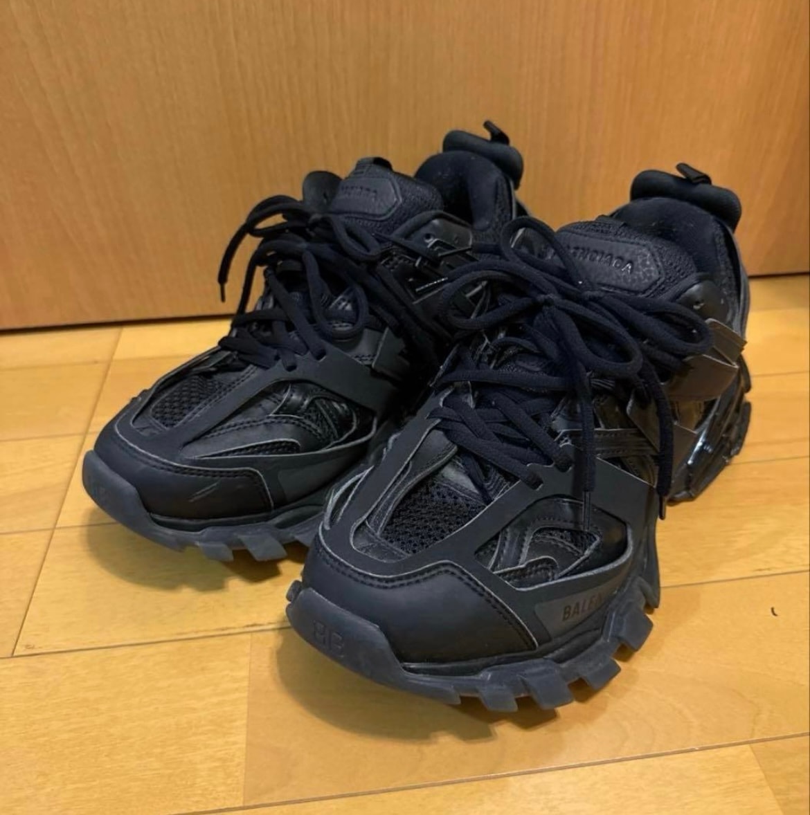 バレンシアガ トラック クリアソール "ブラック"