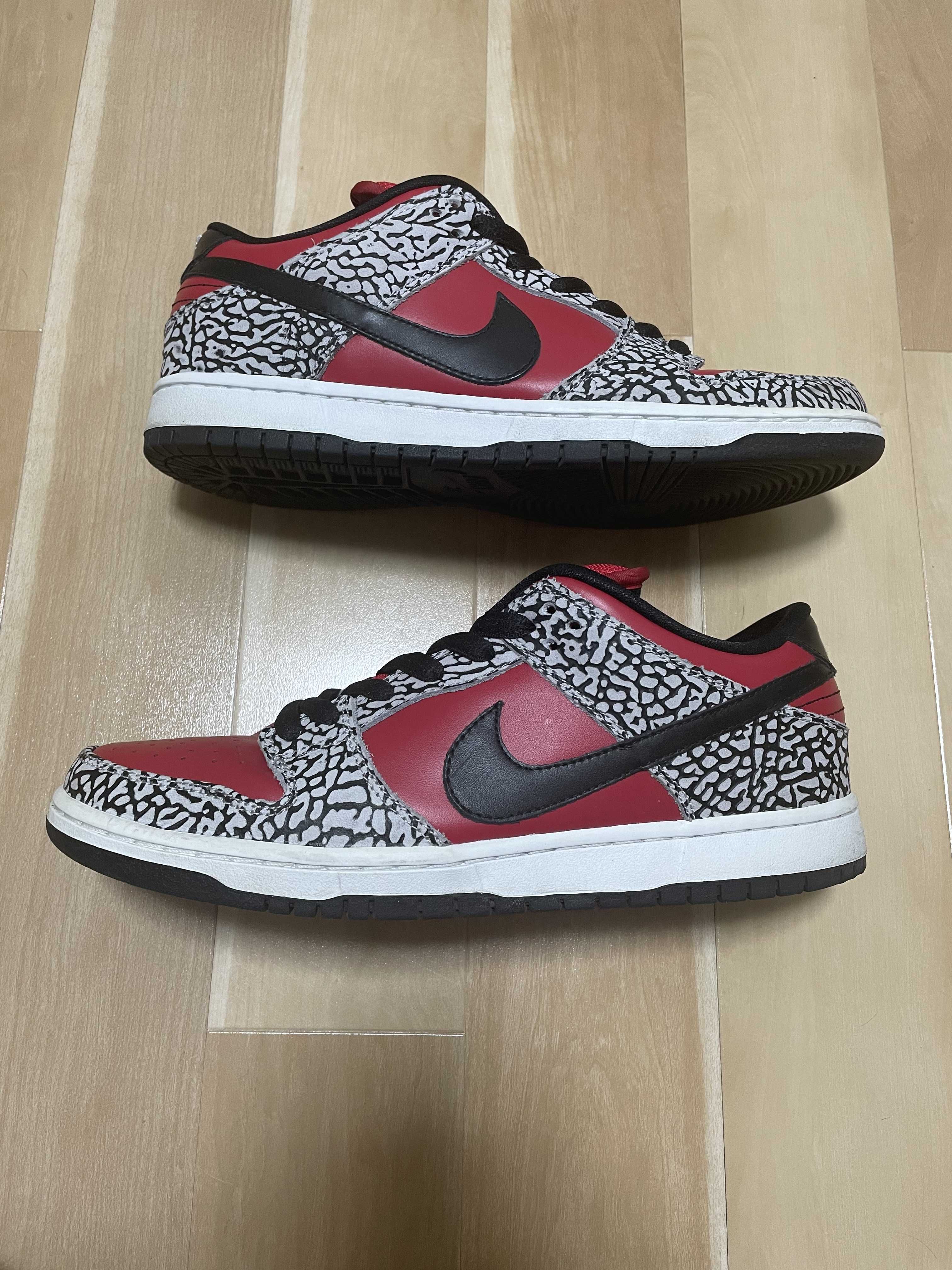 Supreme × Nike SB Dunk Low "Red Cement"(2012)