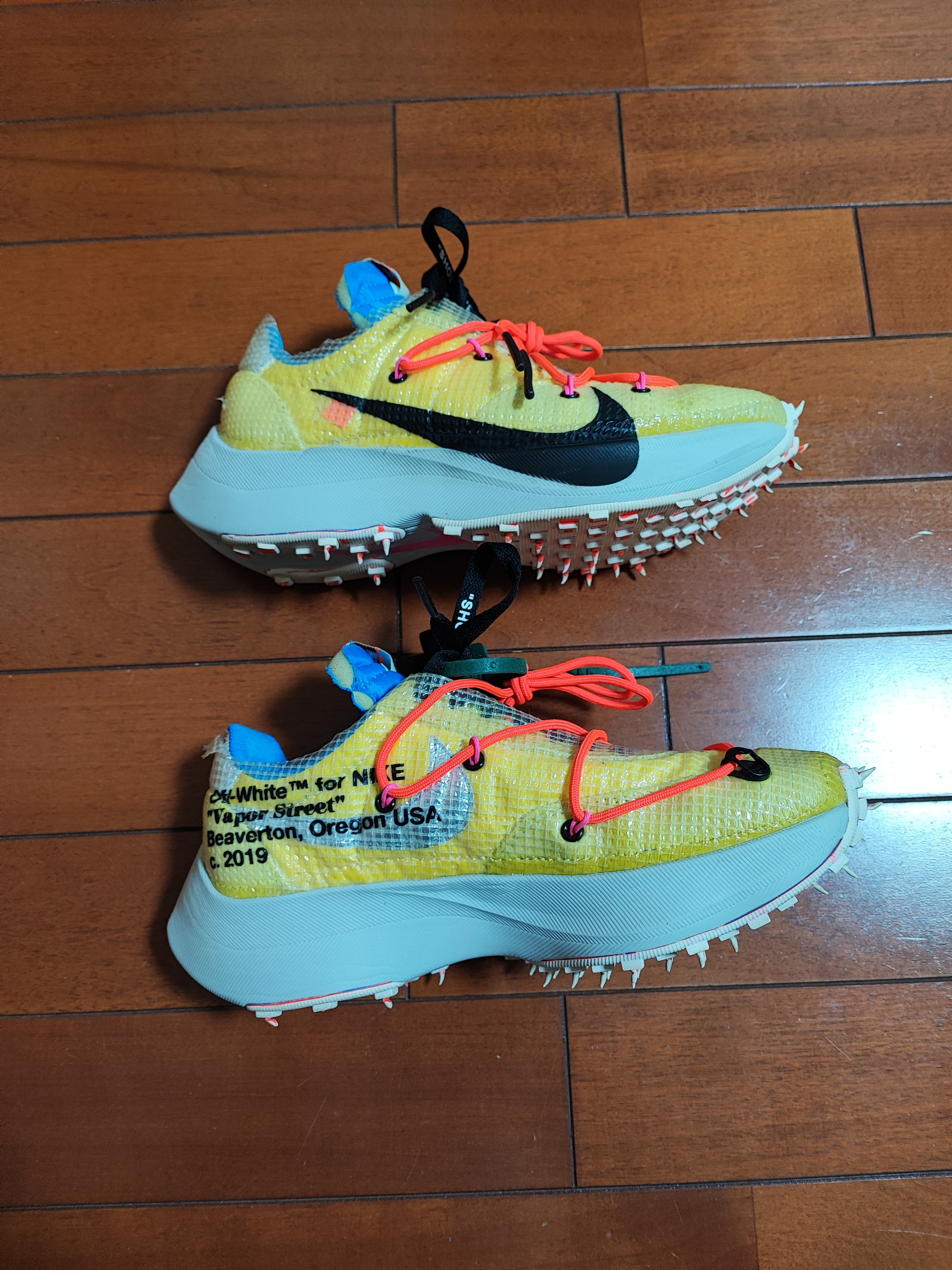 Off-White × Nike Women's Vapor Street "Tour Yellow"
