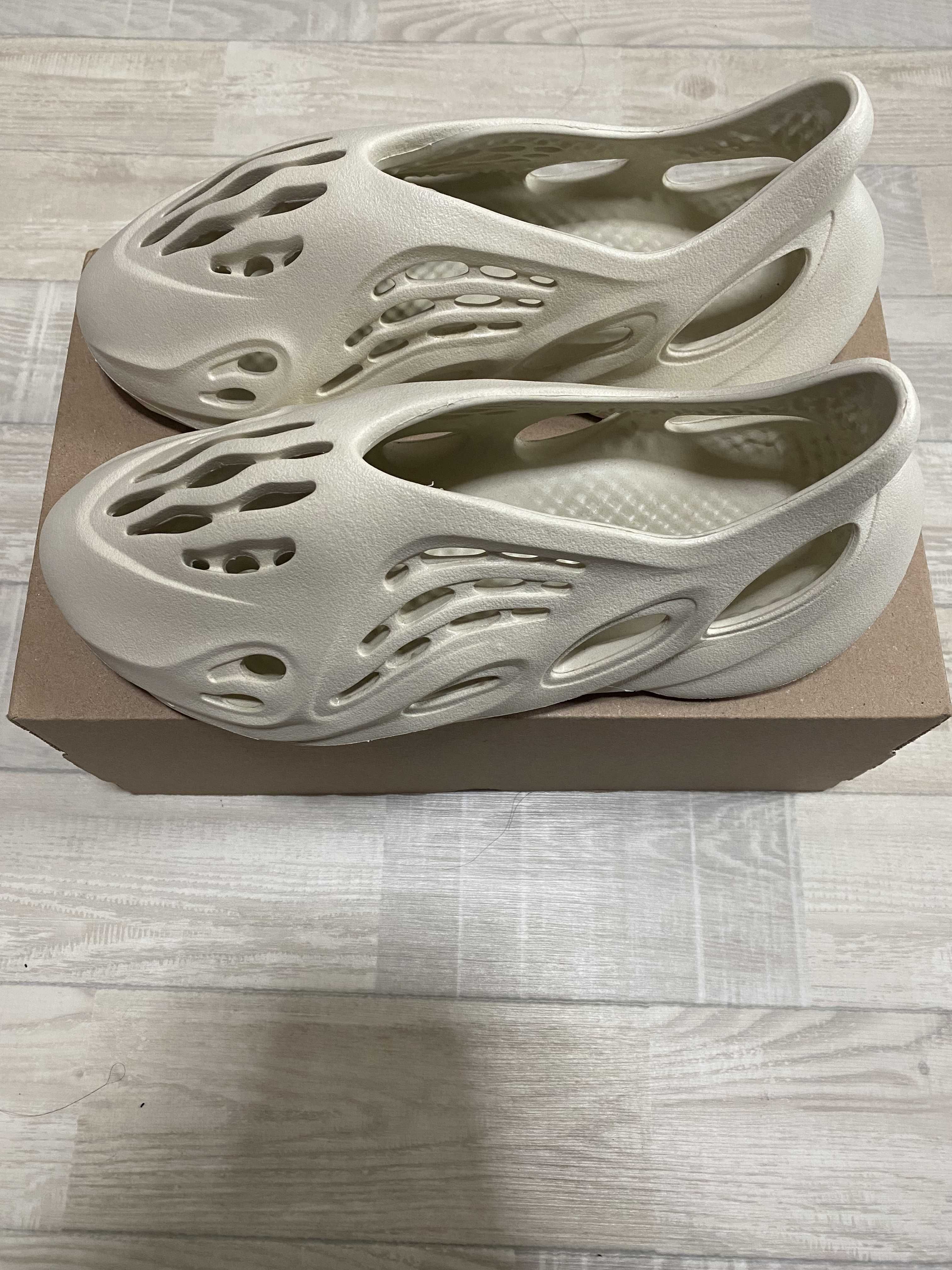 adidas YEEZY Foam Runner "Sand"