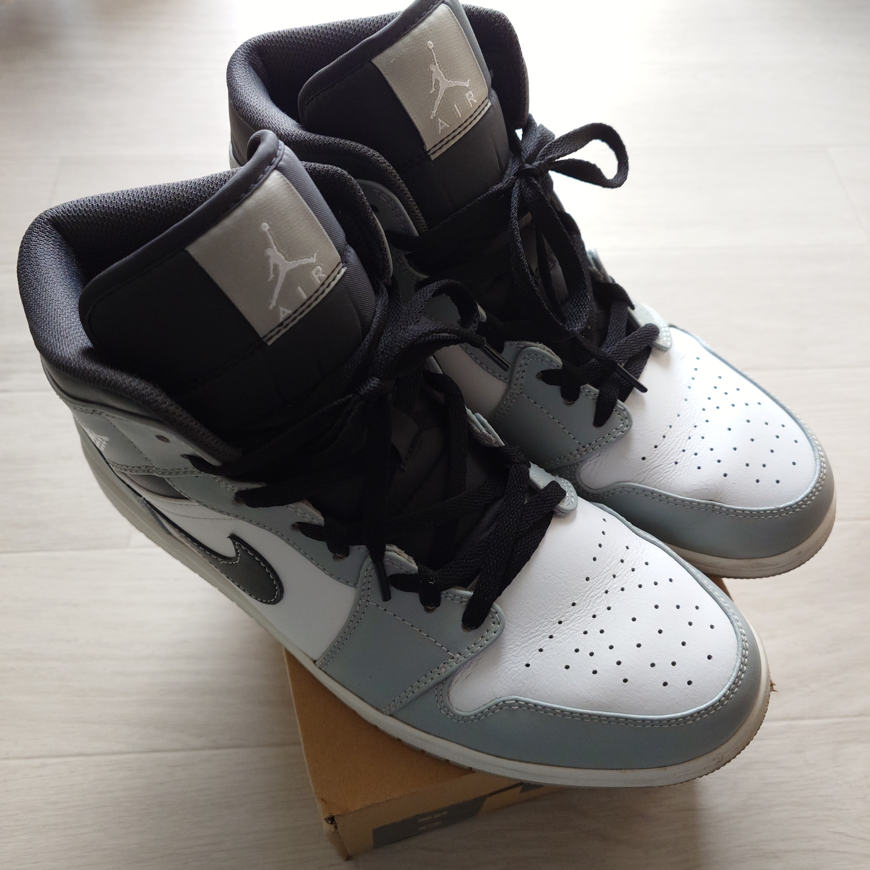 Nike Air Jordan 1 Mid "Grey White/Anthracite"