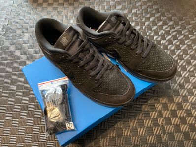 UNDEFEATED × Nike Dunk Low SP "5 ON IT"