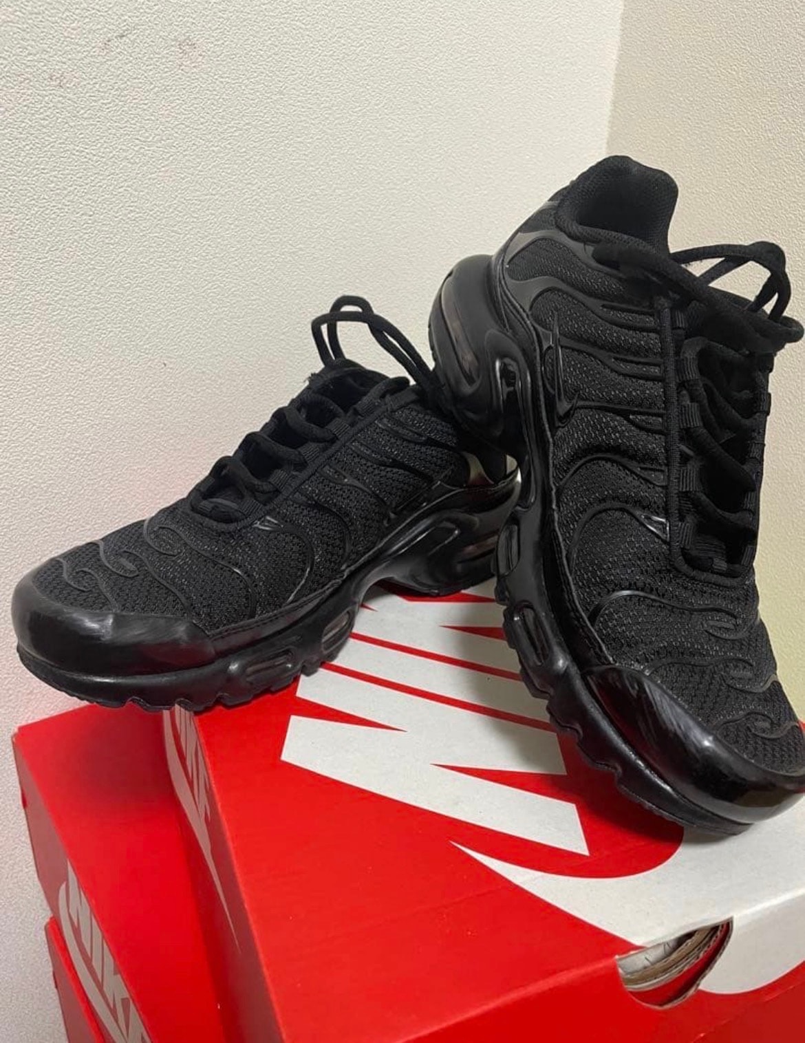 ナイキ エアマックスプラス "トリプルブラック"