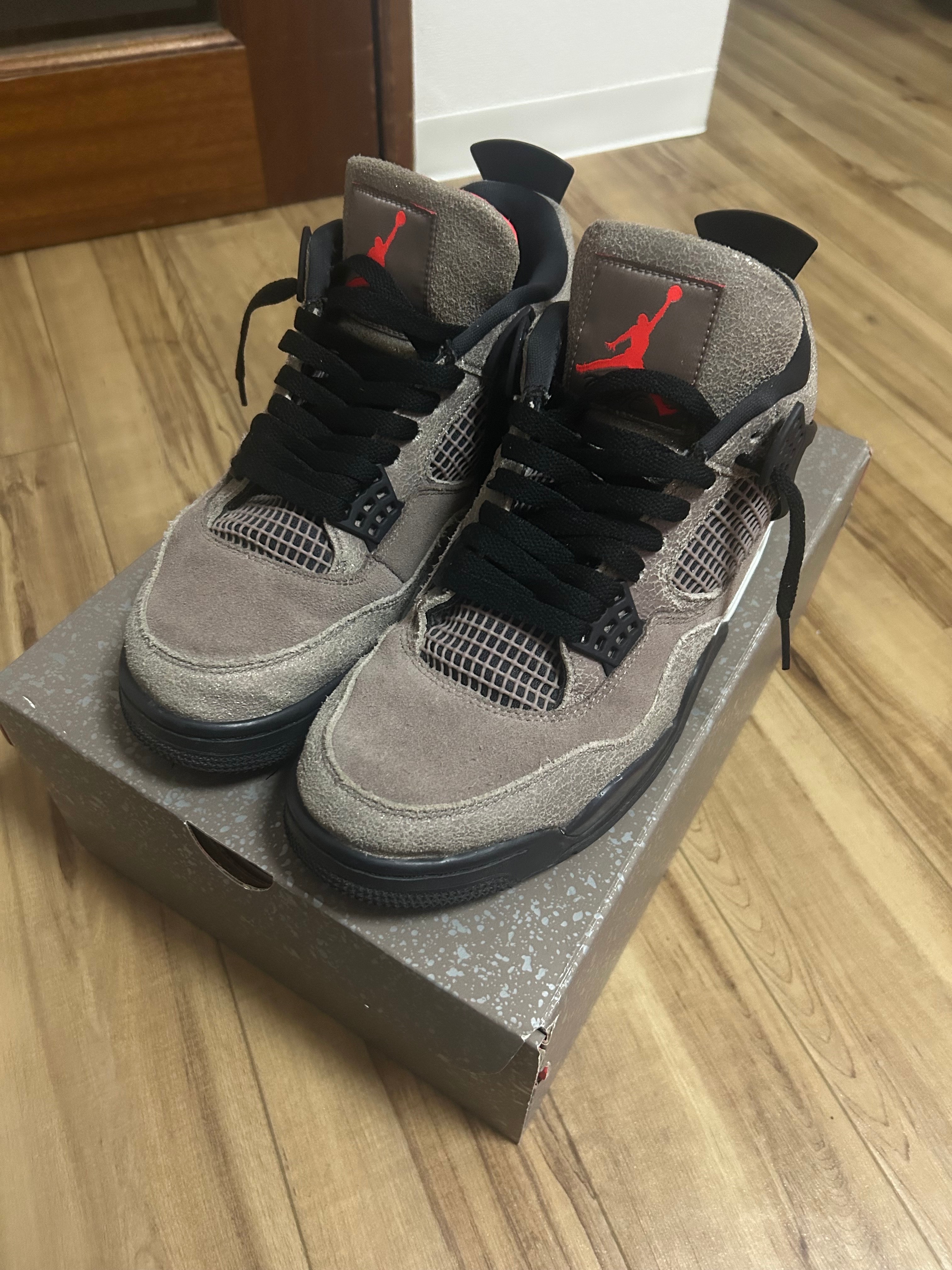 ナイキ エアジョーダン4 "トープヘイズ"