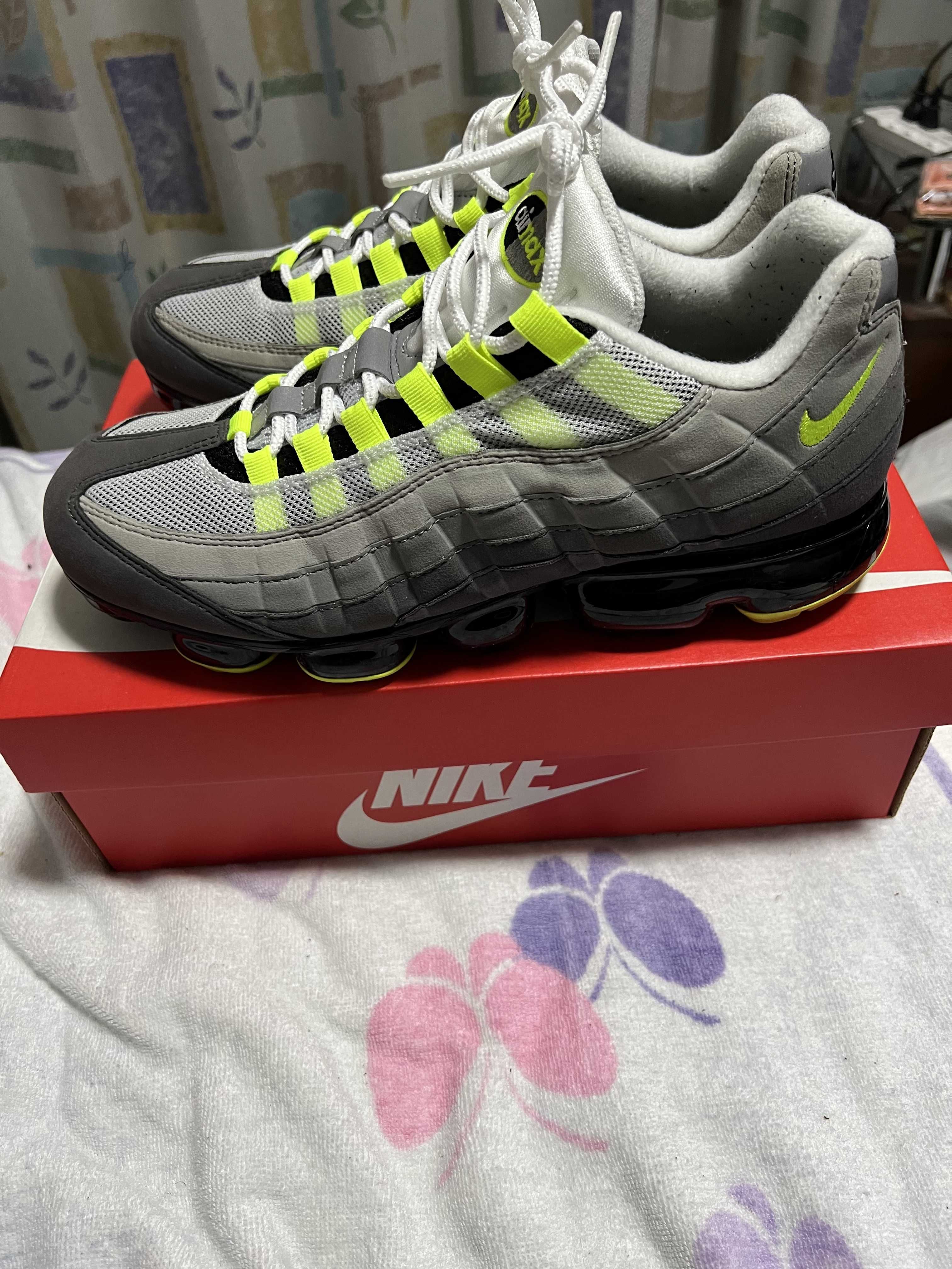 Nike Air Vapormax 95 "Neon"