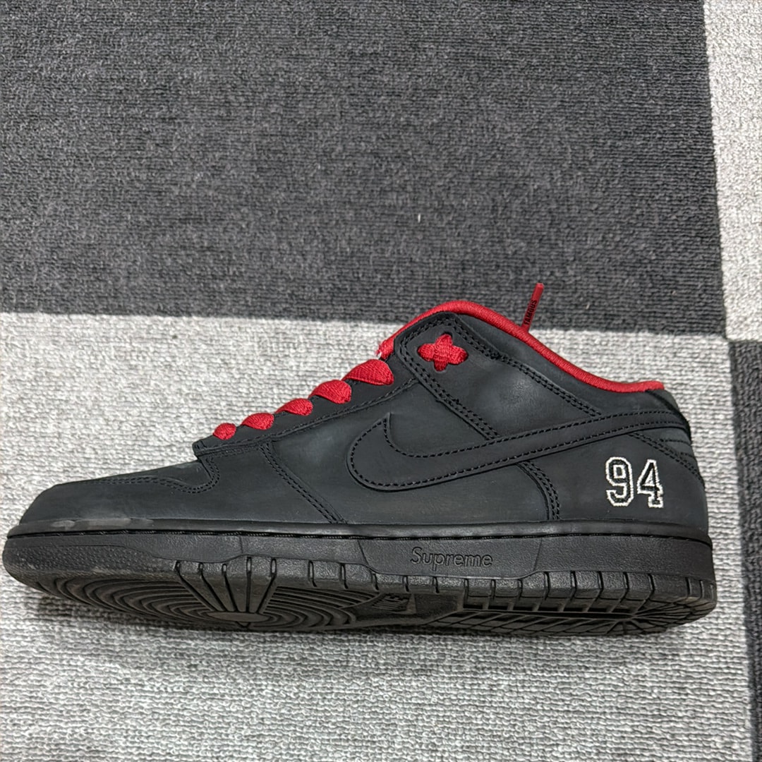 Supreme × Nike SB Dunk Low "Black" (25FW Week2)