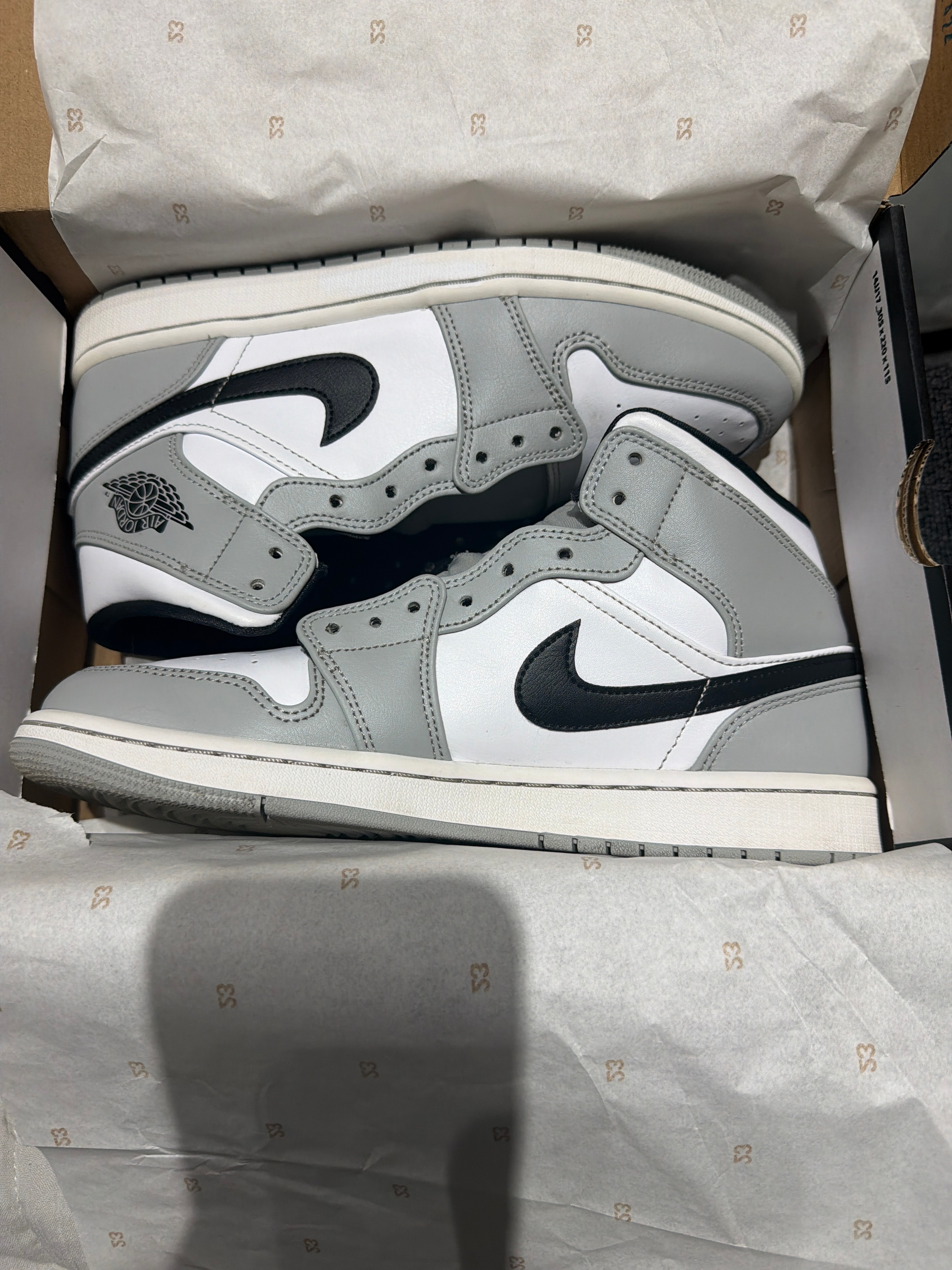 Nike Air Jordan 1 Mid "Light Smoke Grey/White/Black"