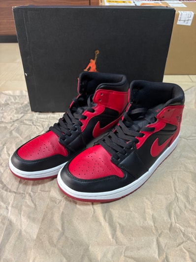 Nike Air Jordan 1 Mid "Bred"