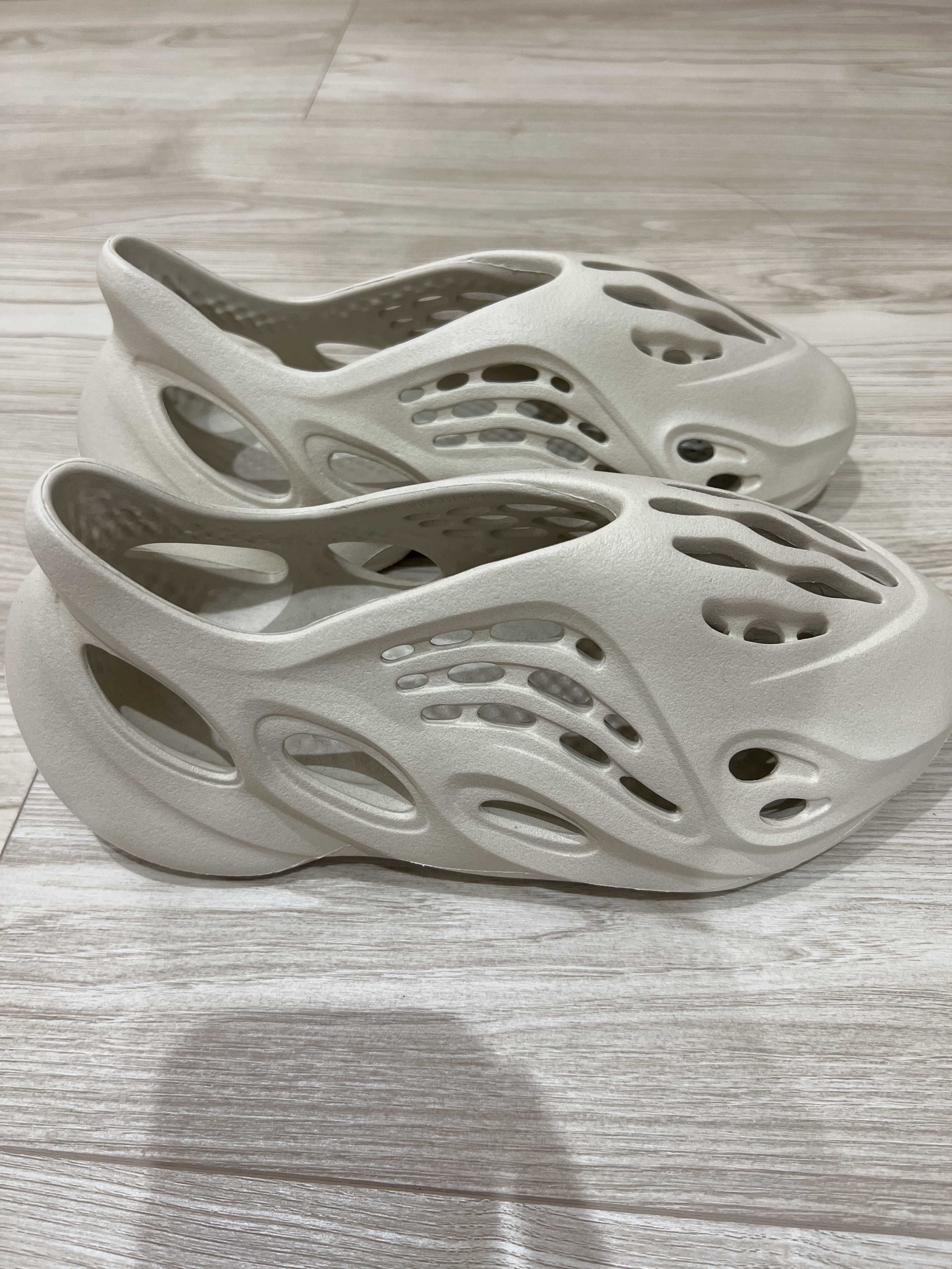 adidas YEEZY Foam Runner "Sand"