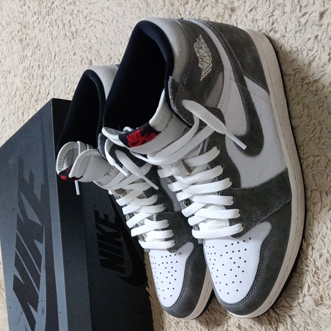 Nike Air Jordan 1 Retro High OG "Black and Smoke Grey"