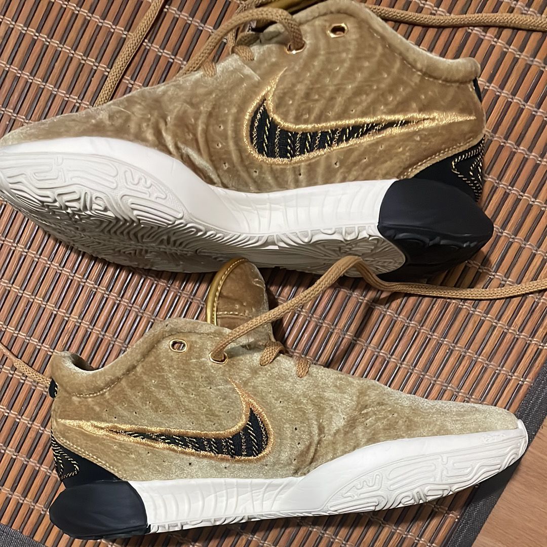 Nike LeBron 21 "Metallic Gold/Coconut Milk/Aquamarine/Black"