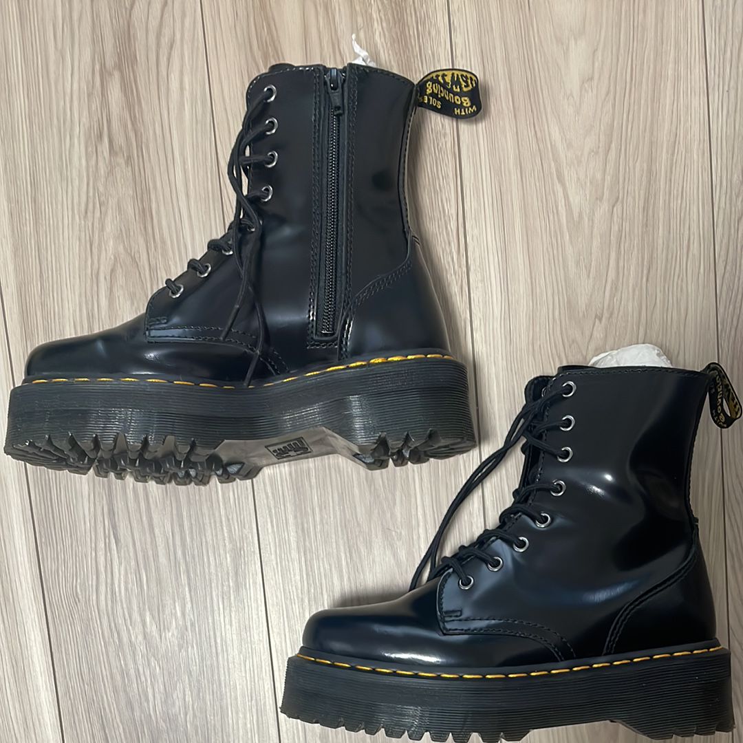 Dr.Martens Women's Jadon 8holes Boots "Black"