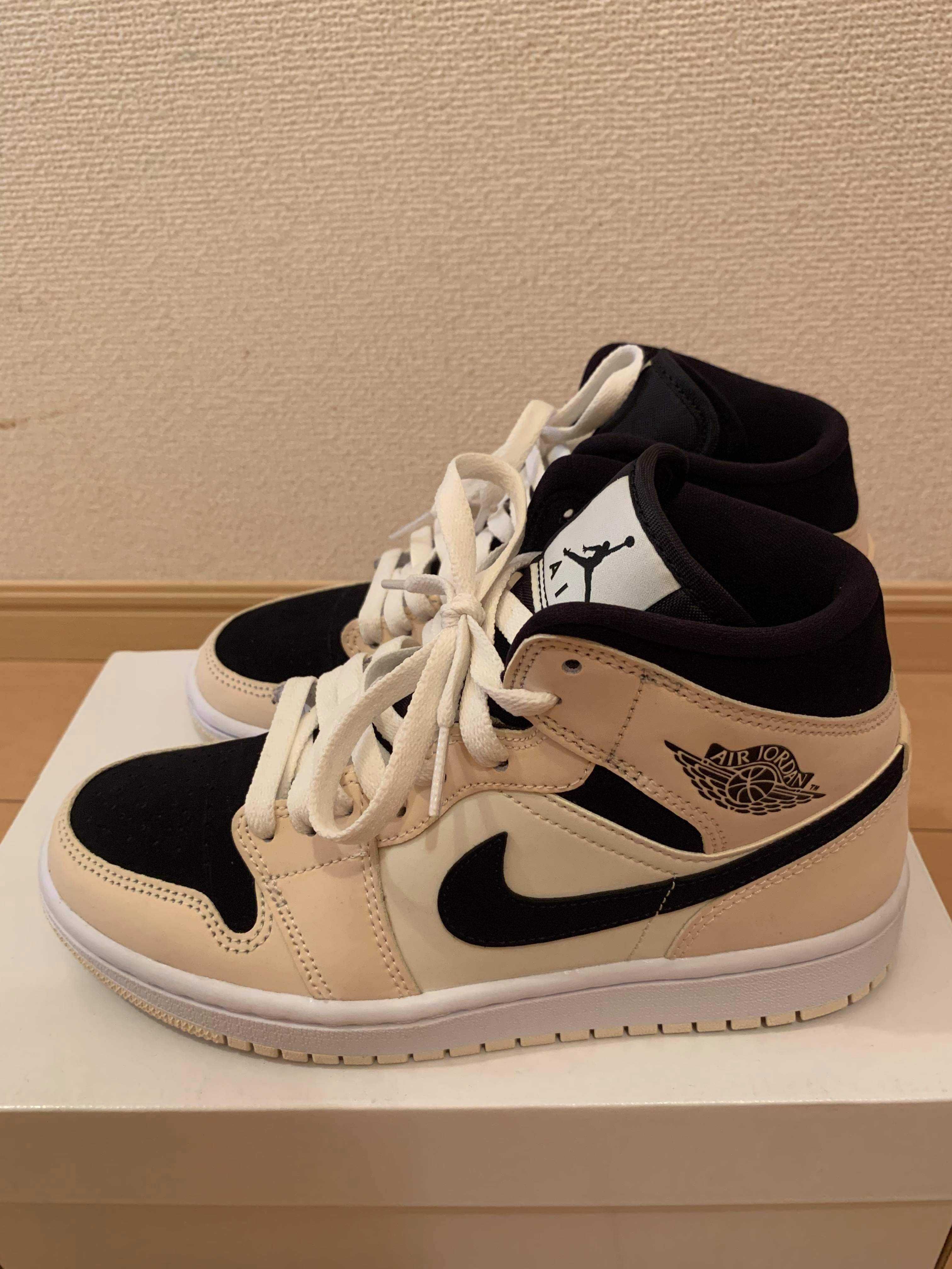 NIKE Women's AIR JORDAN 1 MID "GUAVA ICE"