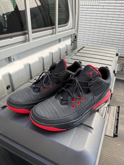 Nike Jordan Max Aura 5 "Black/University Red"