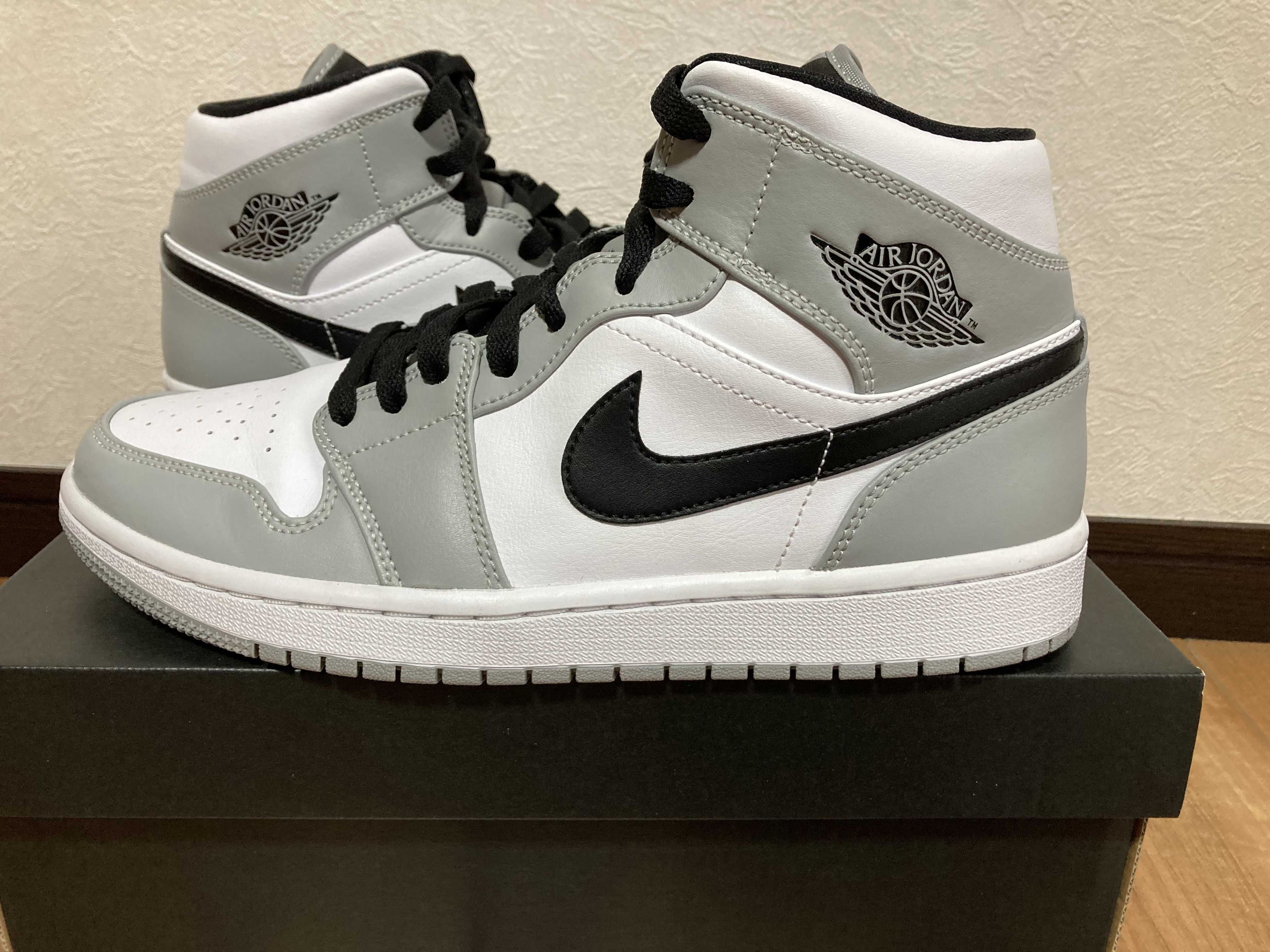 Nike Air Jordan 1 Mid "Light Smoke Grey/White/Black"