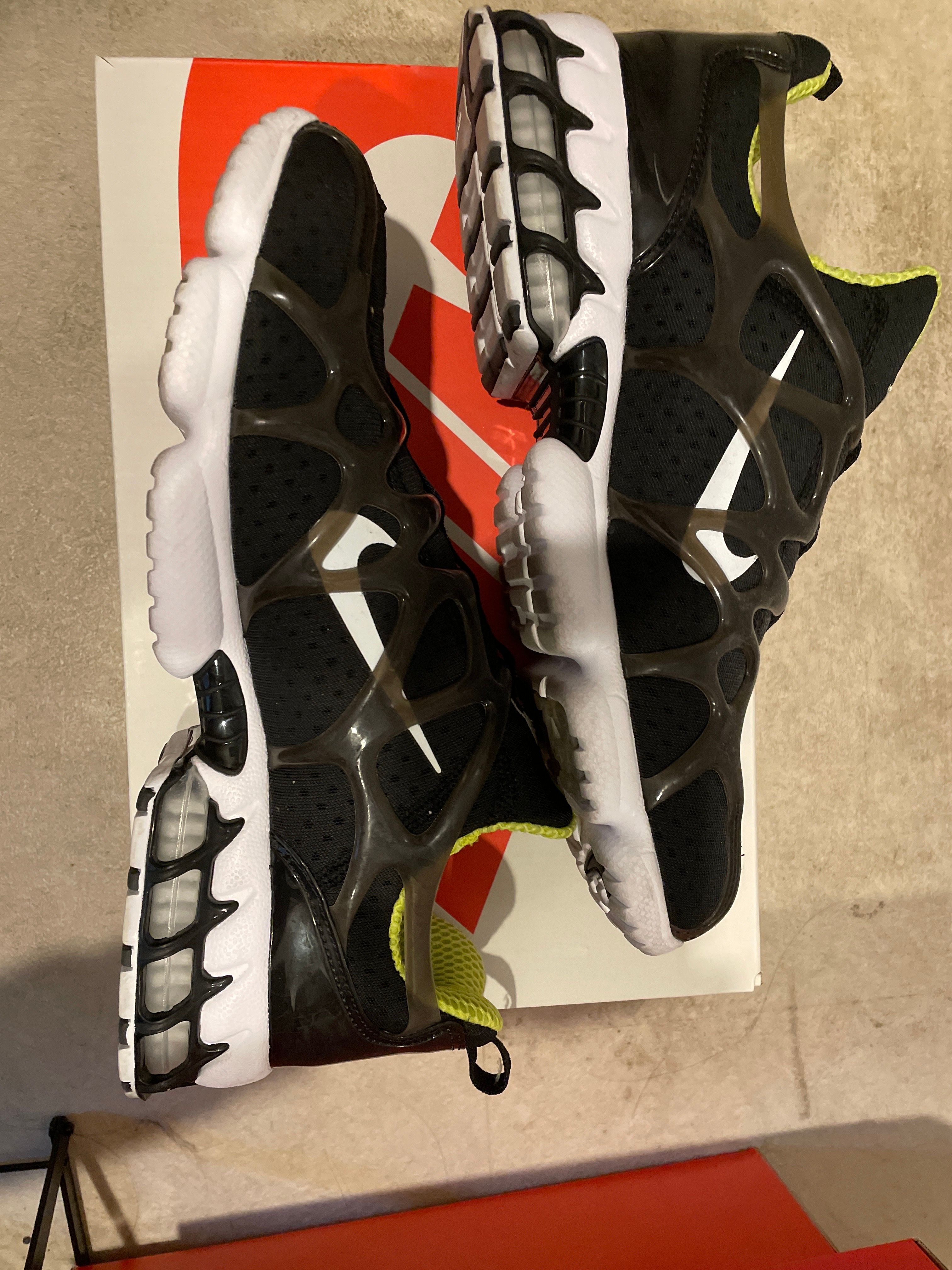 Stussy x Nike Air Zoom Kukini "Black/White/Bright Cactus"