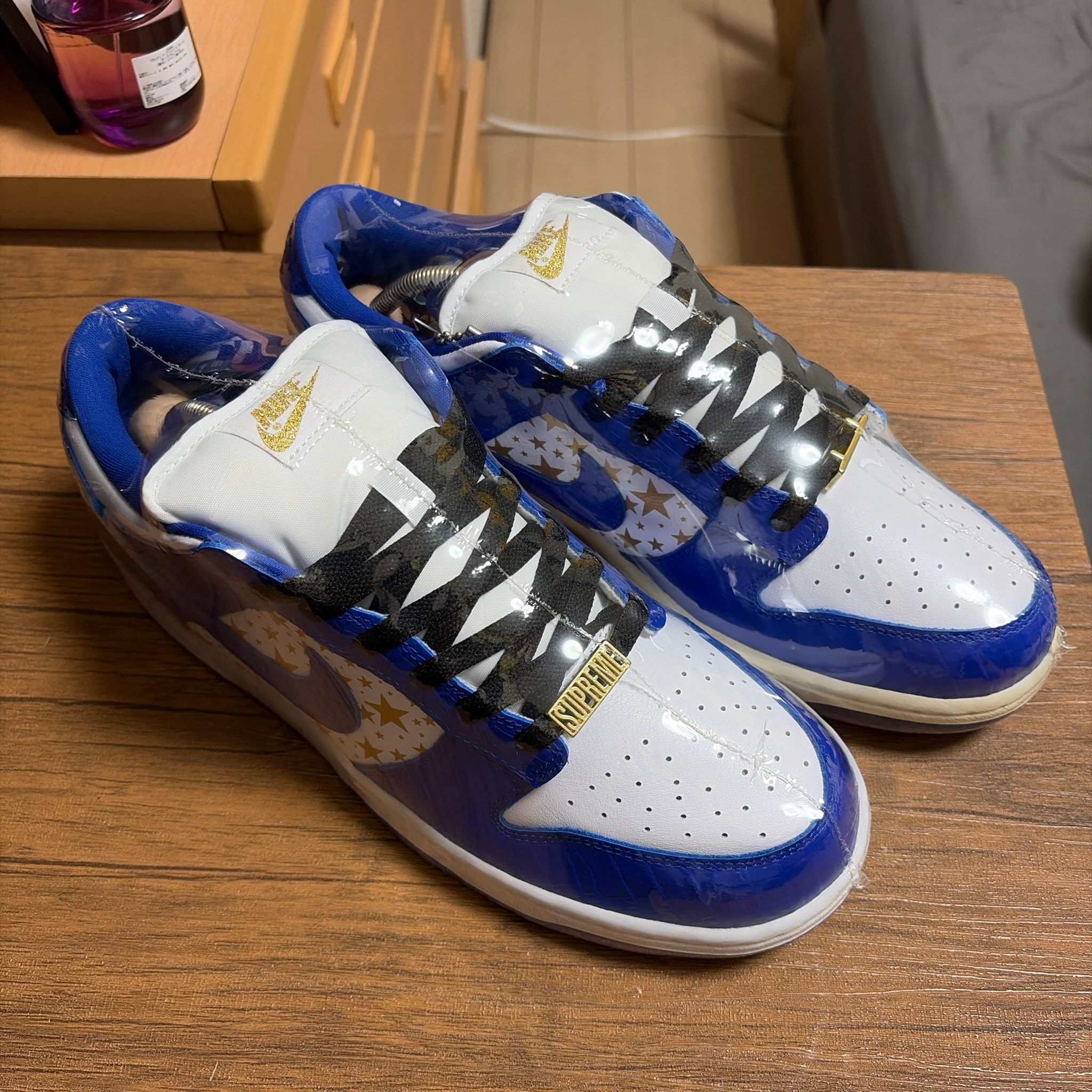 Supreme × Nike SB Dunk Low OG QS Gold Stars "White/Hyper Blue"