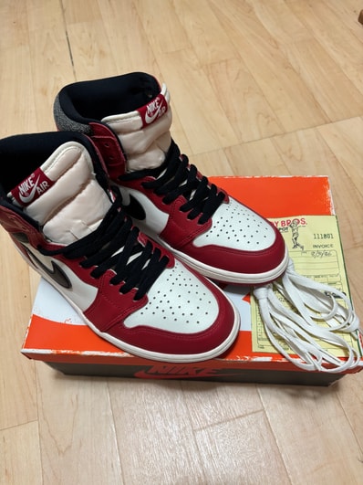 Nike Air Jordan 1 High OG "Lost & Found/Chicago"