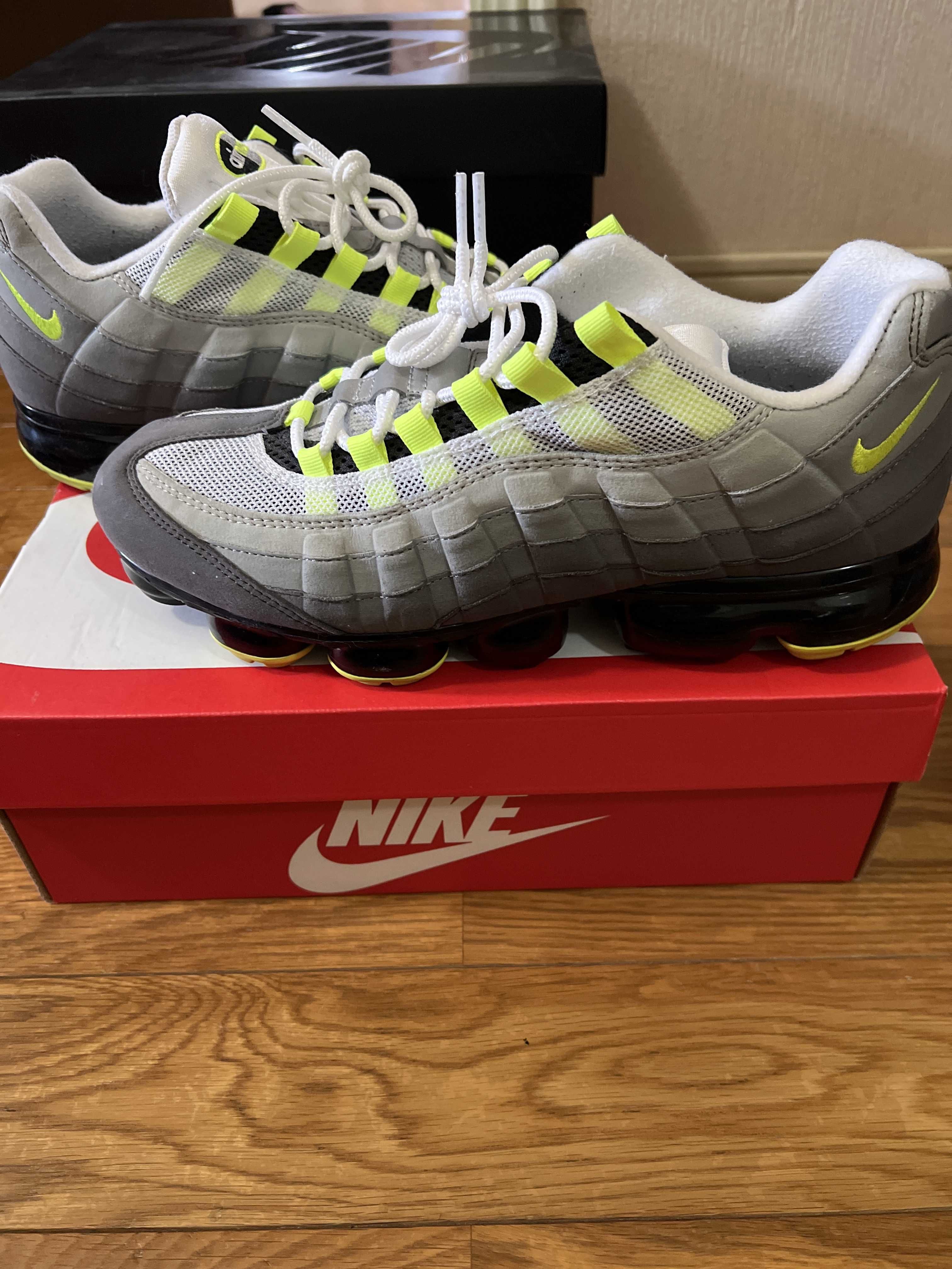 Nike Air Vapormax 95 "Neon"