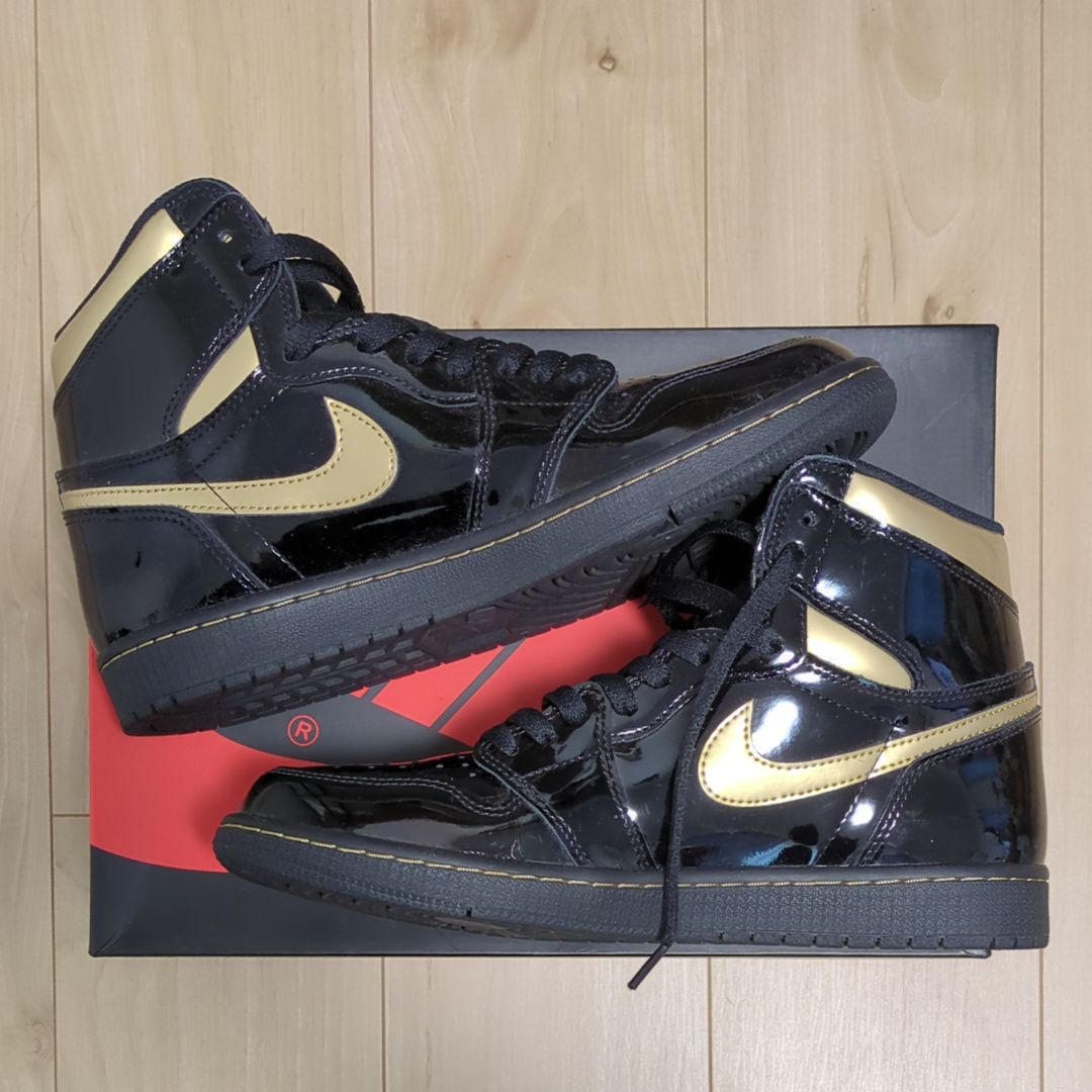 Nike Air Jordan 1 High OG "Black-Metalic Gold"