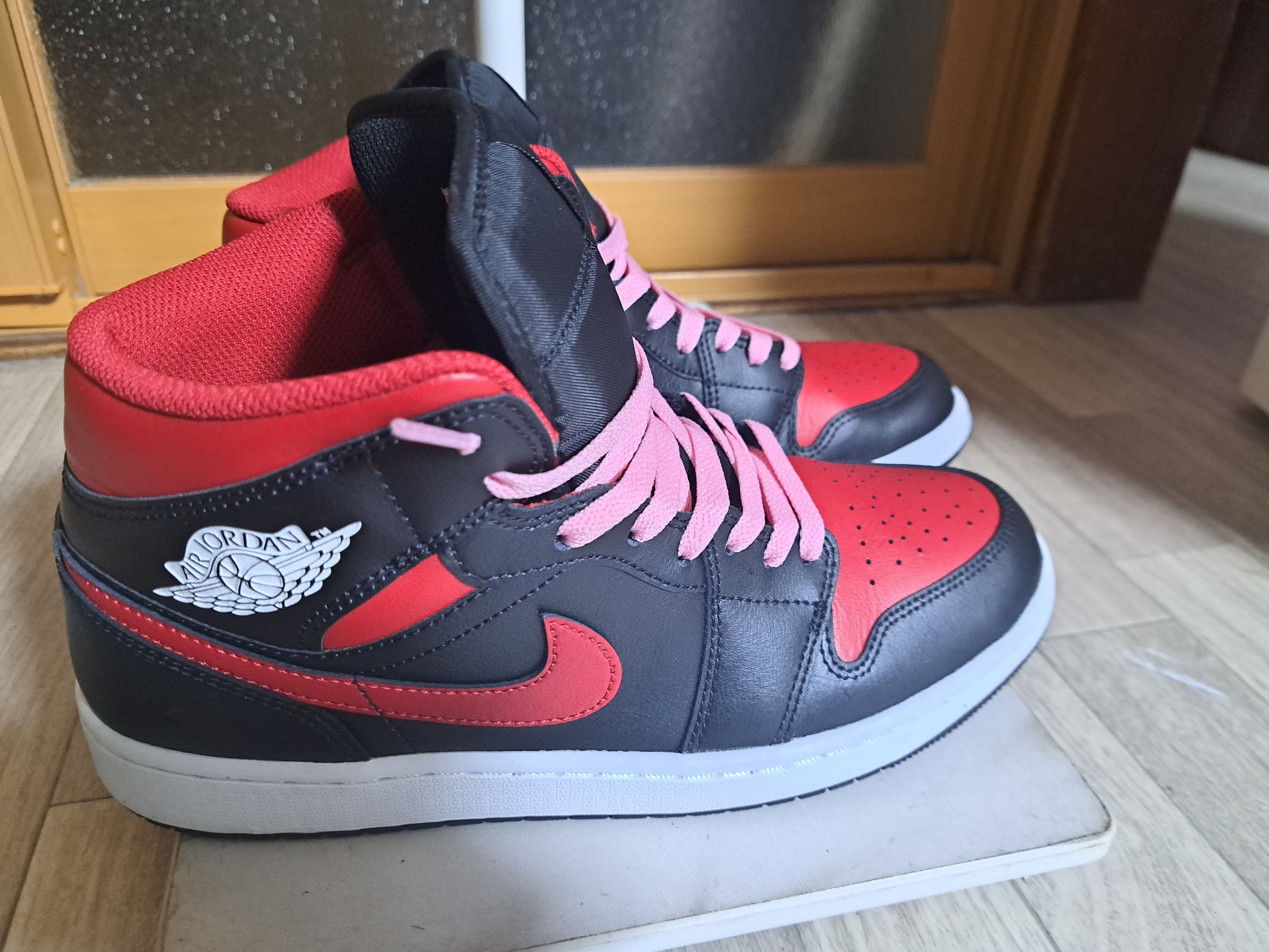 ナイキ エアジョーダン1 ミッド "ブレッド"