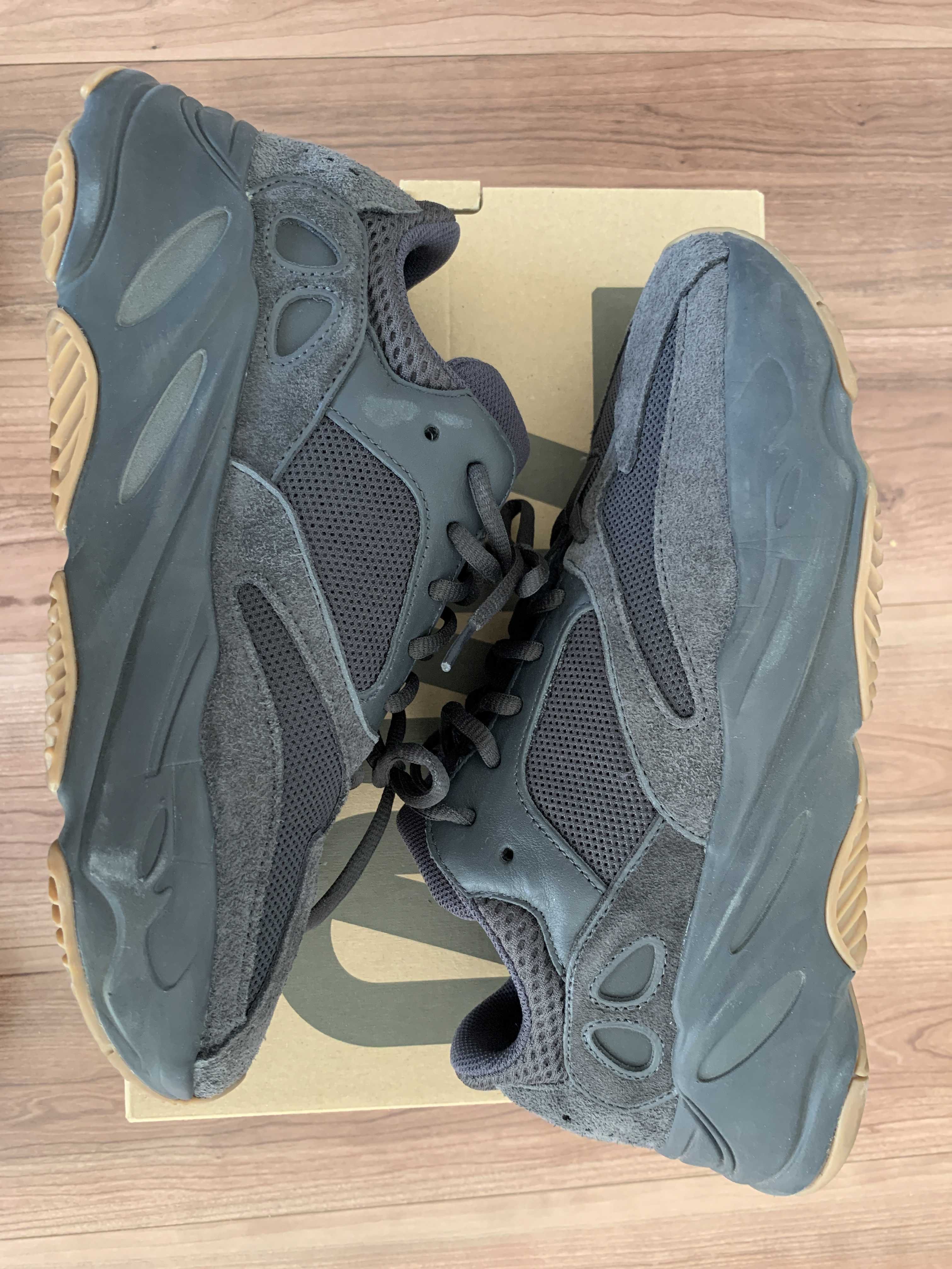 adidas YEEZY Boost 700 "Utility Black"